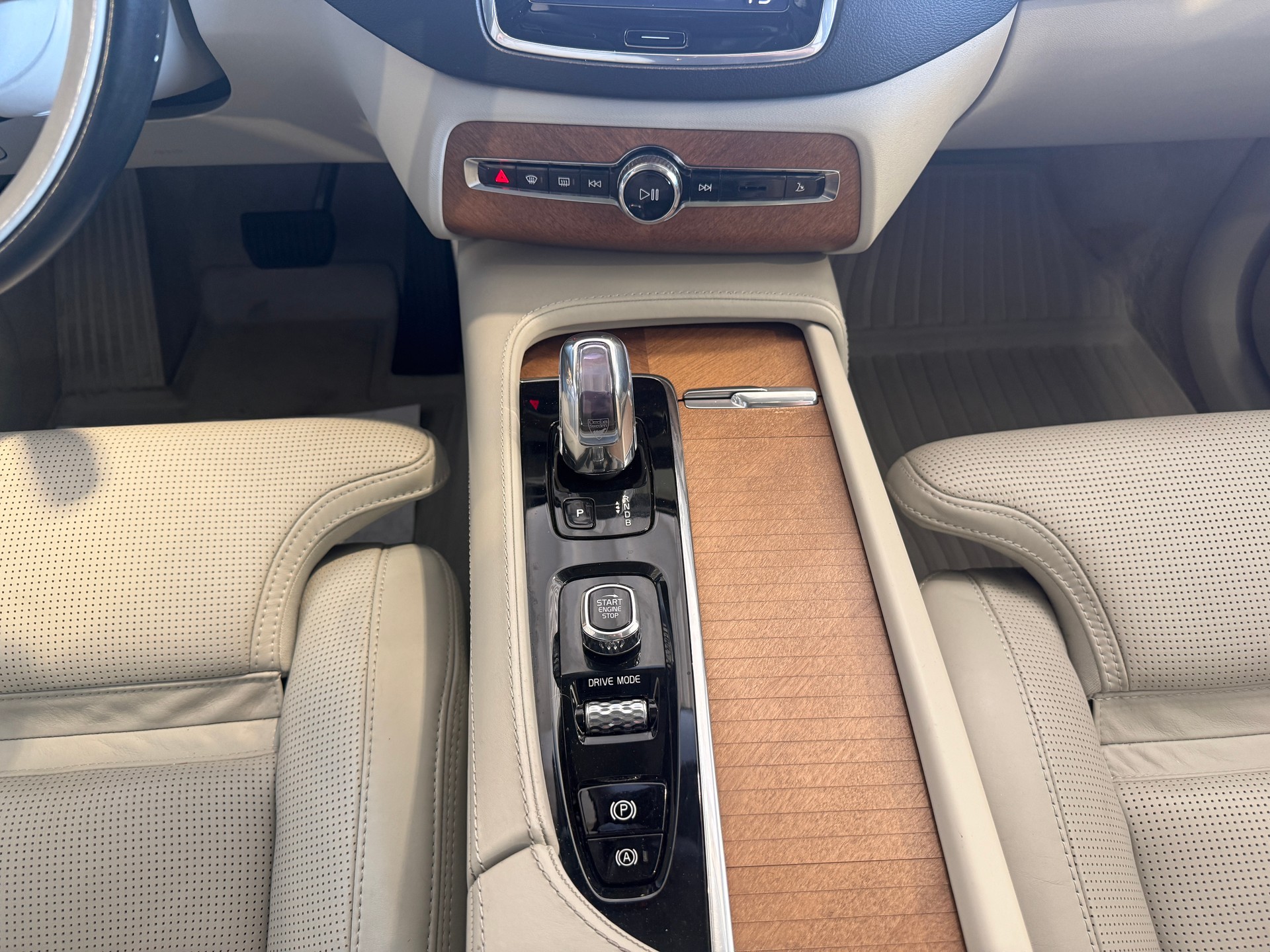 VOLVO XC90 T8 AWD Inscription Geartronic ***AHK ELEKTRISCH***-image-22