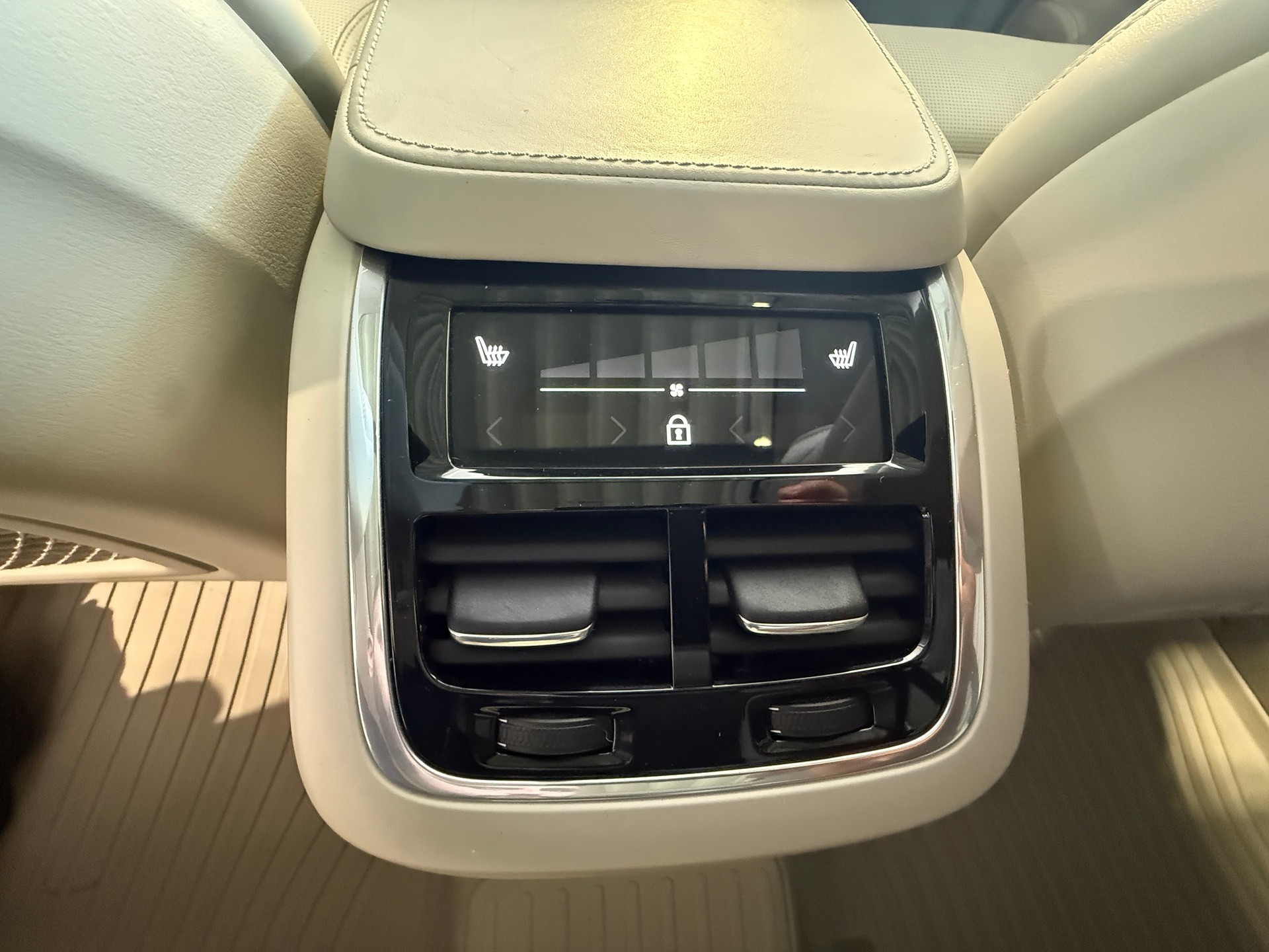 VOLVO XC90 T8 AWD Inscription Geartronic ***AHK ELEKTRISCH***-image-29