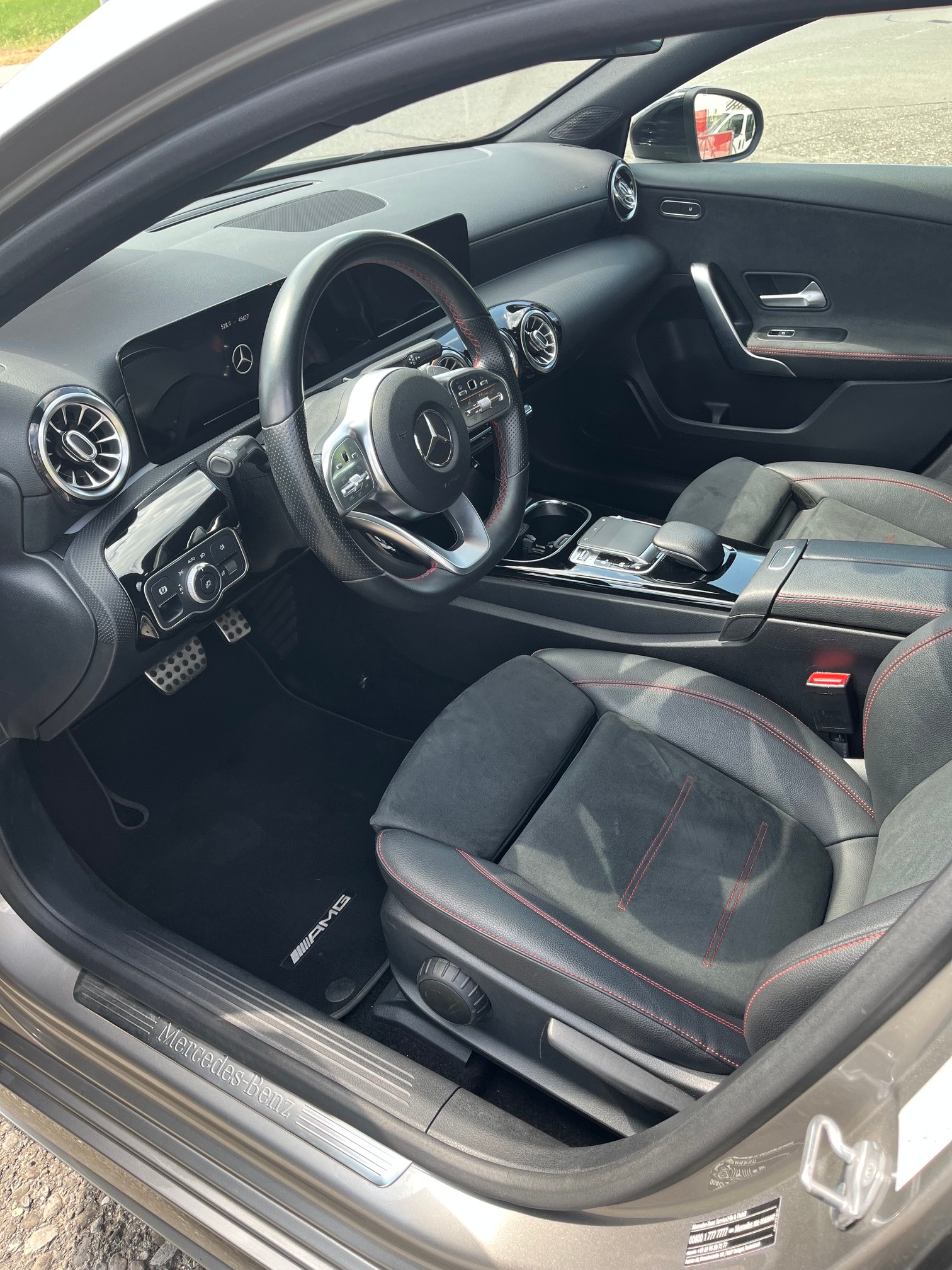 MERCEDES-BENZ AMG Line-image-4
