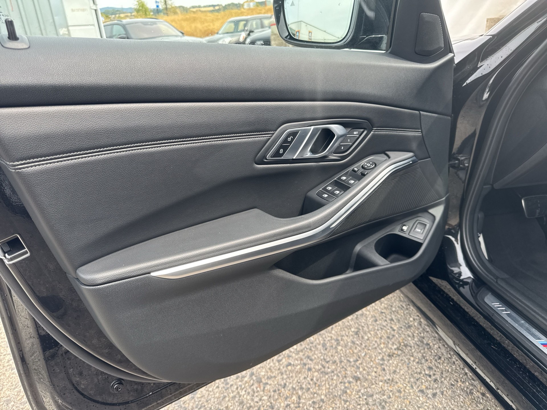 BMW 330e x DriveTouring M Sport Steptronic-image-16
