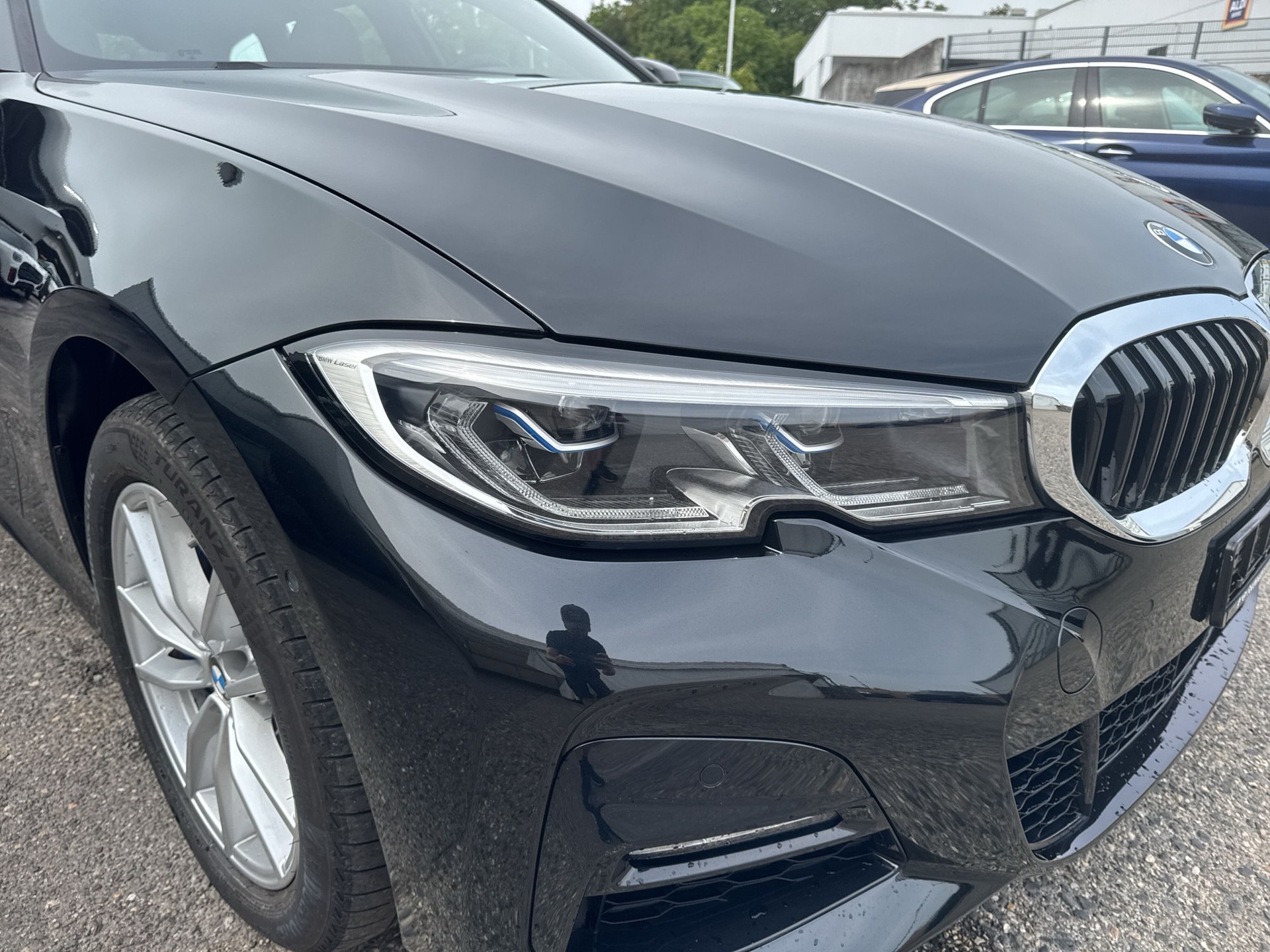 BMW 330e x DriveTouring M Sport Steptronic-image-17