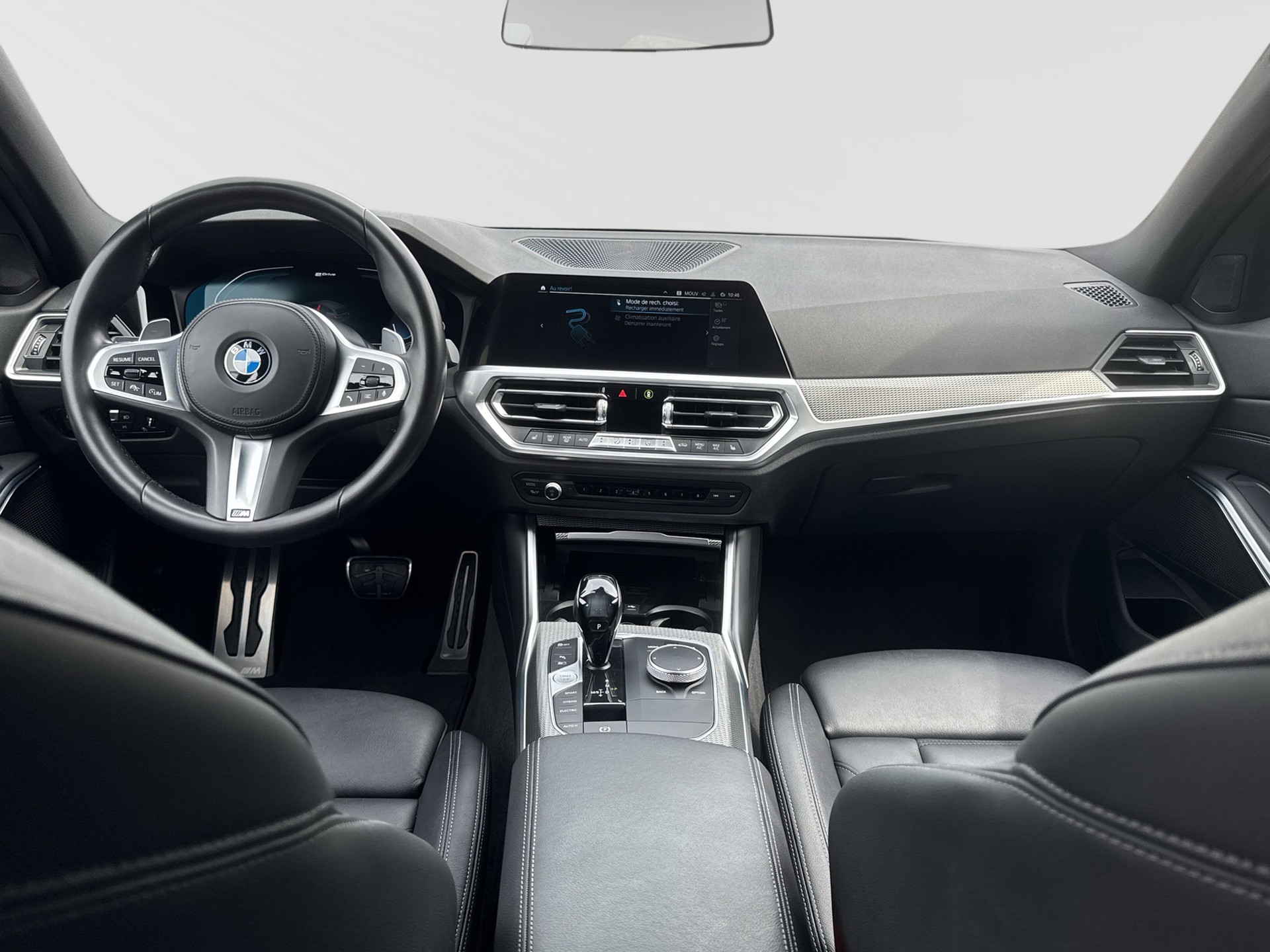 BMW 330e x DriveTouring M Sport Steptronic-image-5