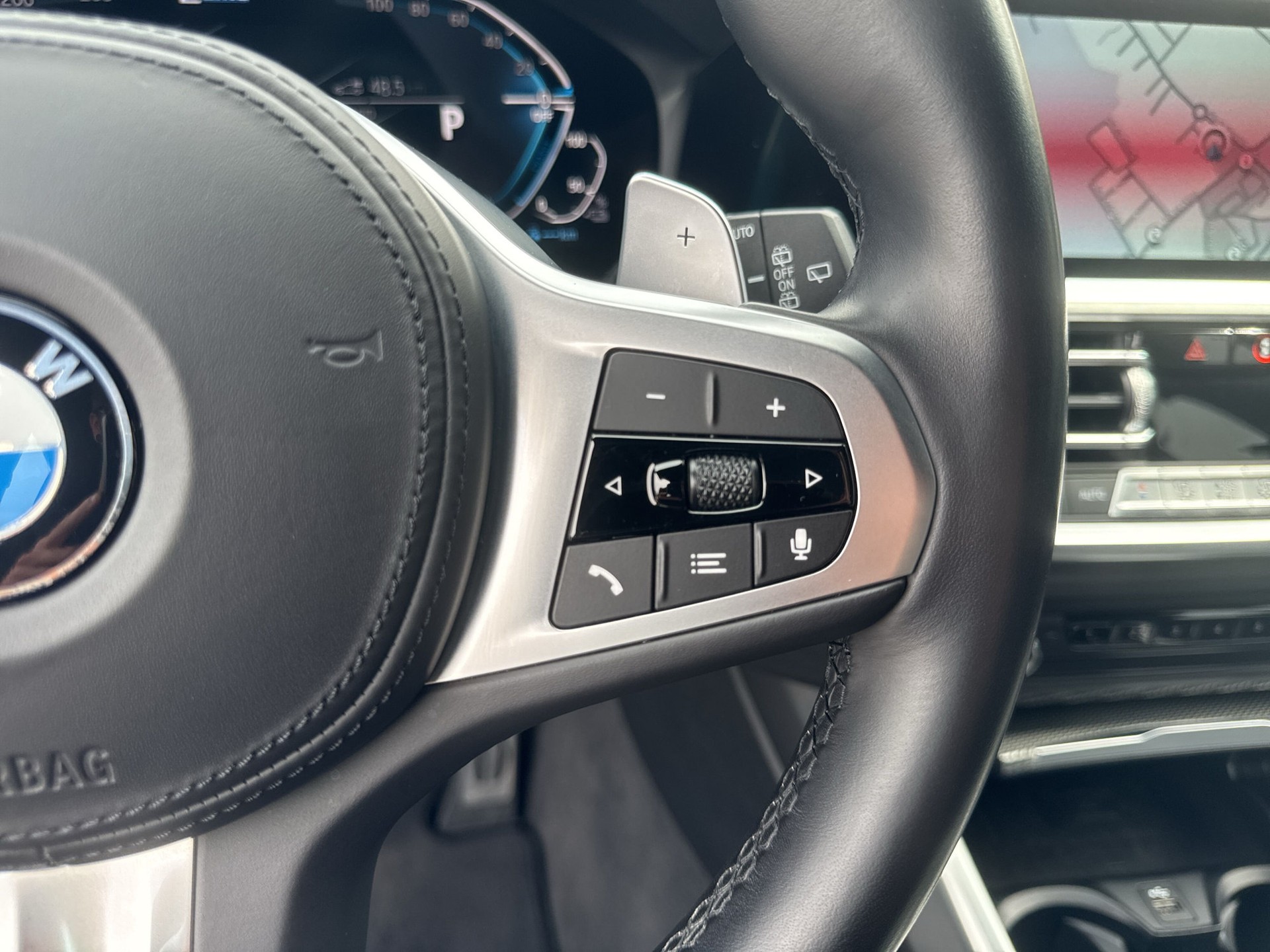 BMW 330e x DriveTouring M Sport Steptronic-image-15