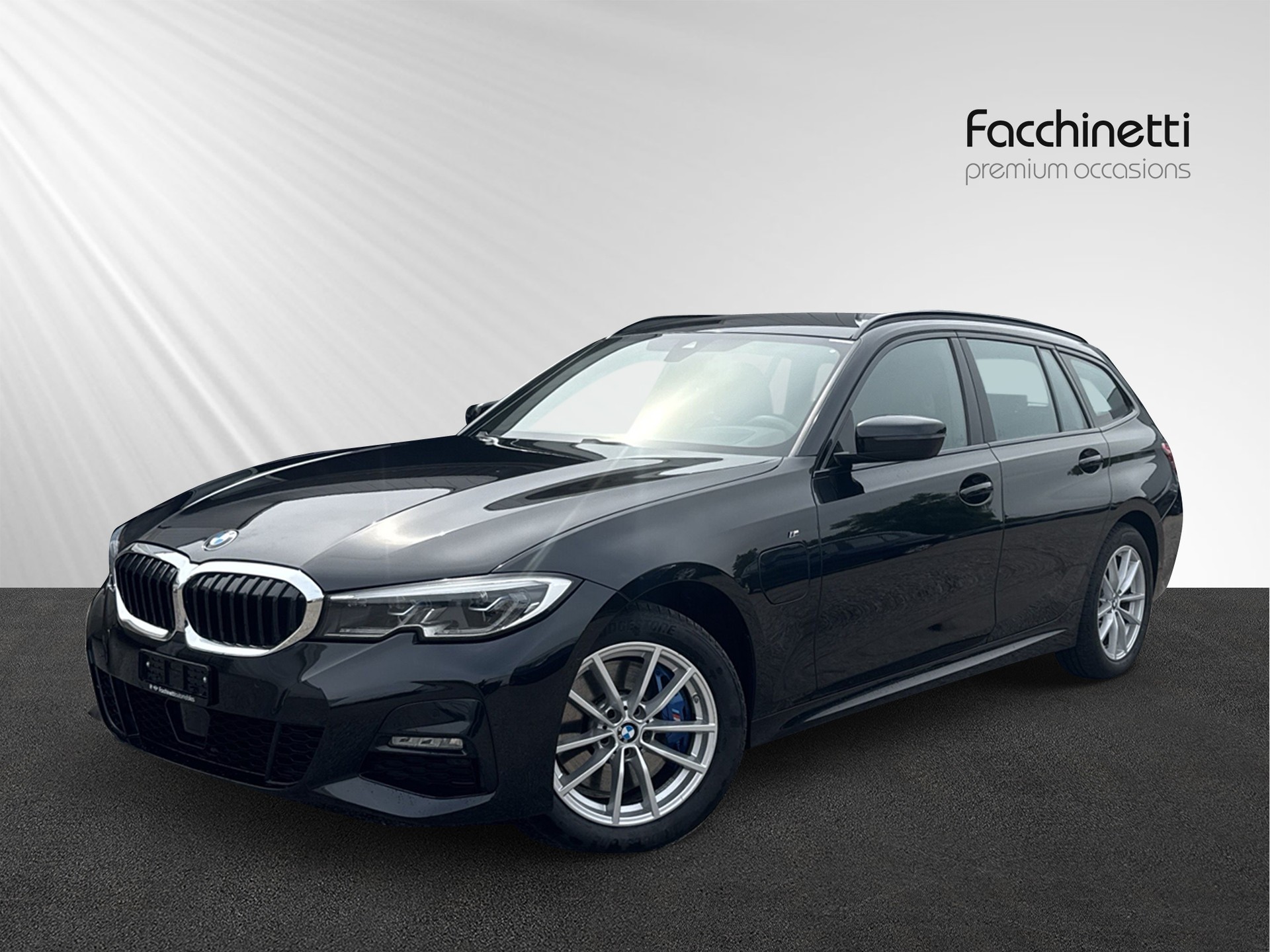 BMW 330e x DriveTouring M Sport Steptronic-image-0
