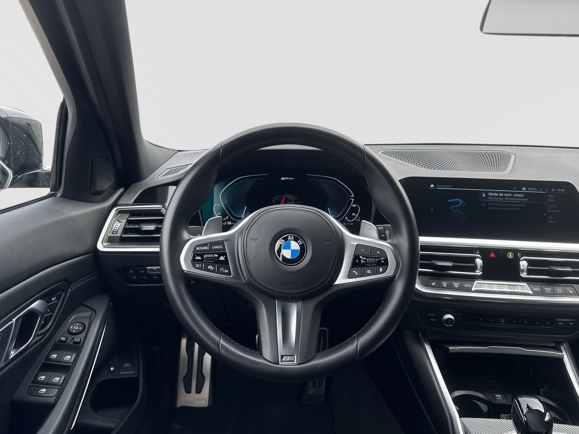 BMW 330e x DriveTouring M Sport Steptronic-image-4
