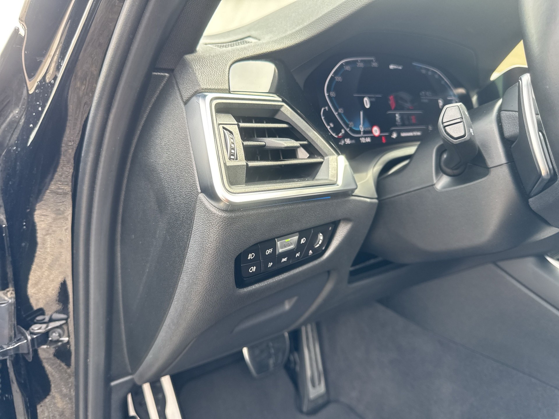 BMW 330e x DriveTouring M Sport Steptronic-image-19