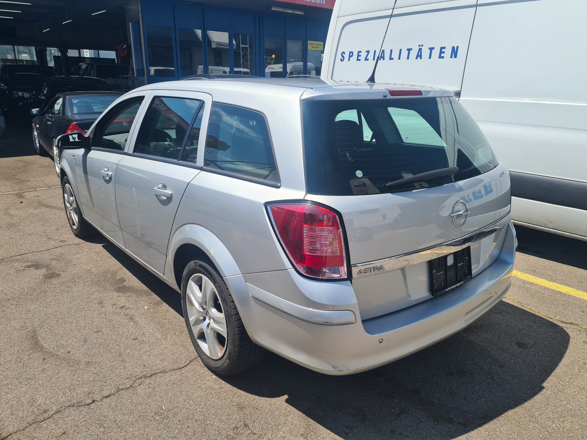 OPEL Astra Caravan 1.6i 16V Enjoy-image-2