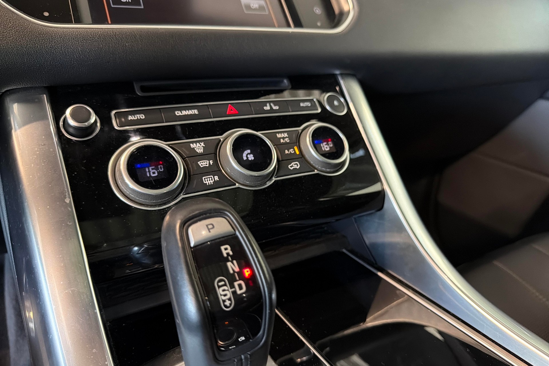 LAND ROVER Range Rover Sport 3.0 SDV6 HSE Automatic-image-13