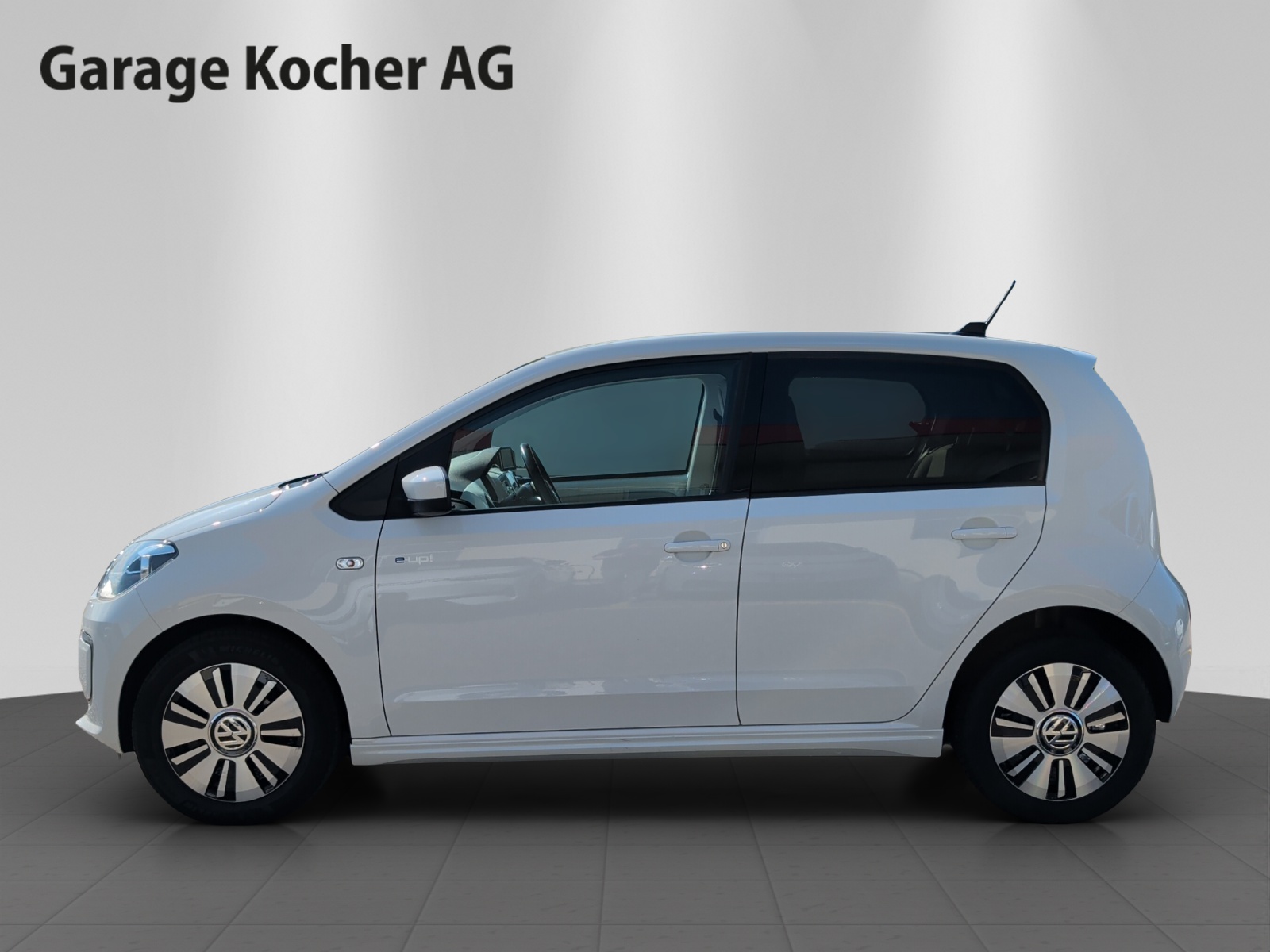 VW e-Up-showroom-element-2