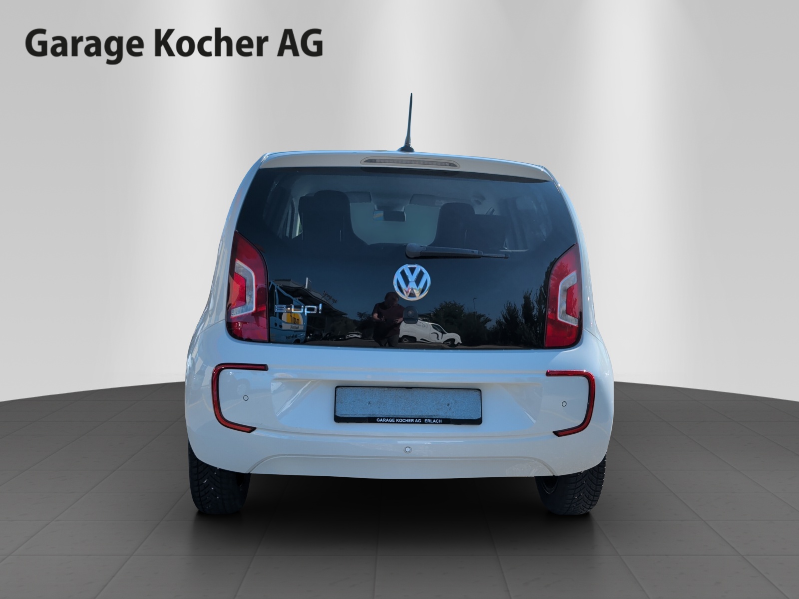 VW e-Up-showroom-element-3
