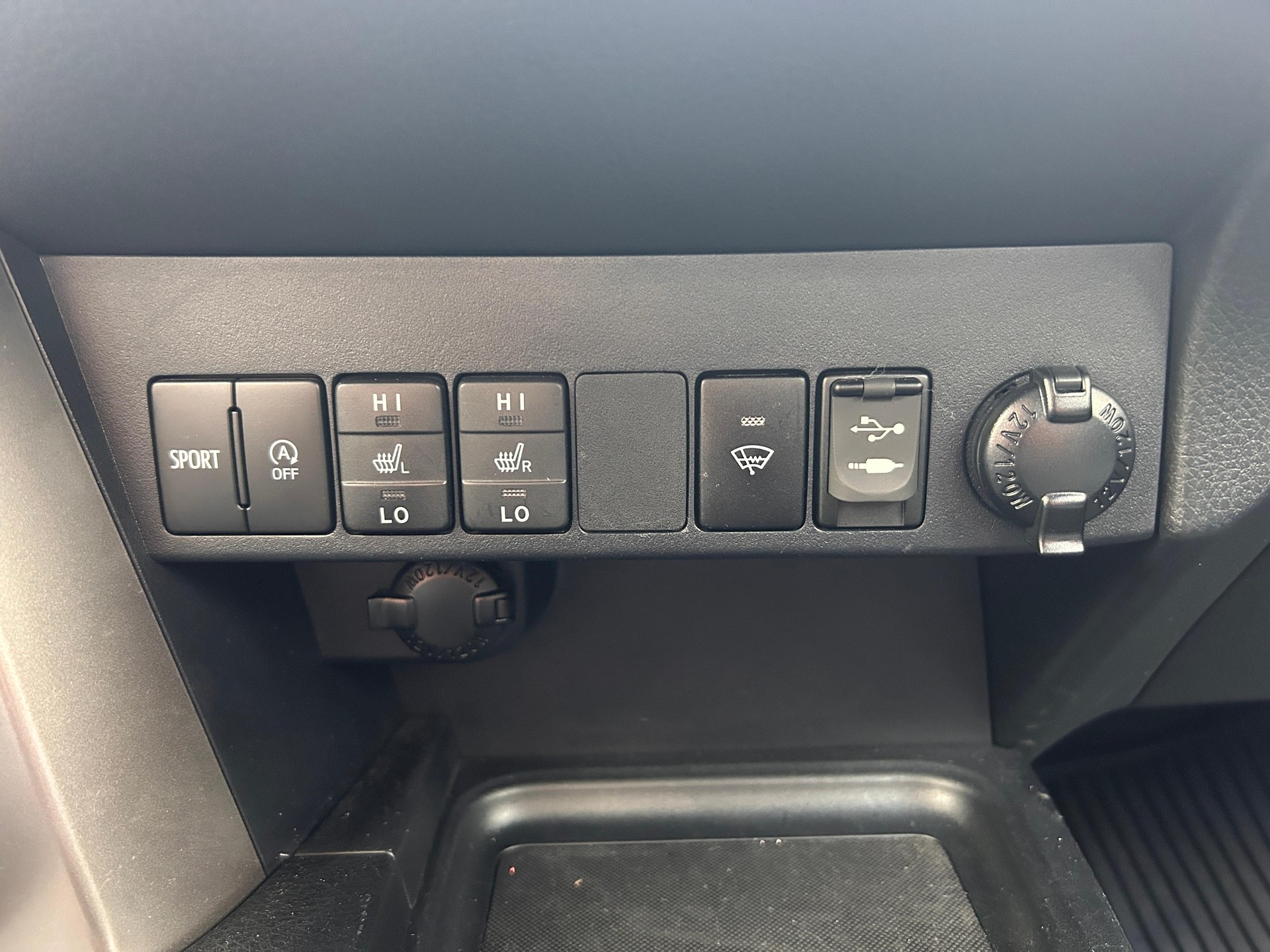 TOYOTA RAV4 2.0i VMa Sol Premium-image-13