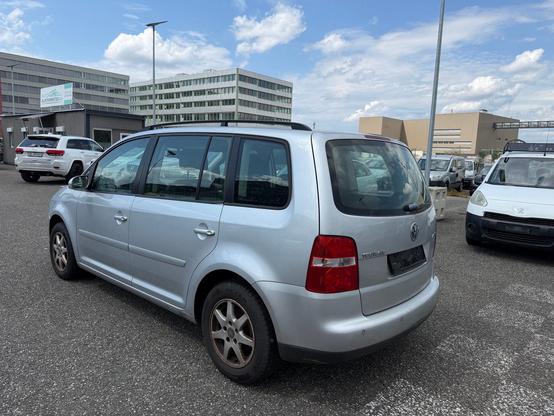 VW Touran 2.0 TDI Trendline-image-2