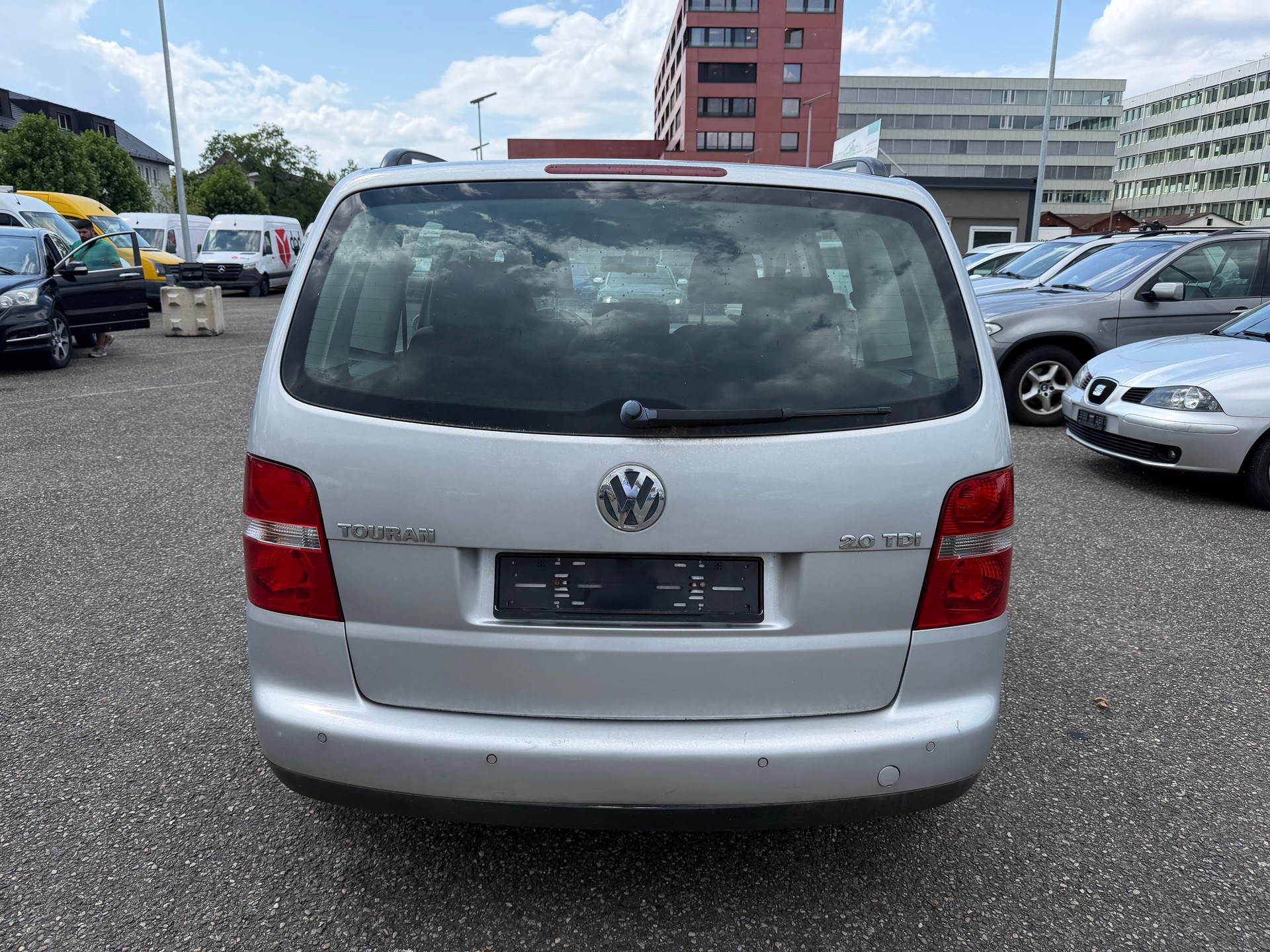 VW Touran 2.0 TDI Trendline-image-3
