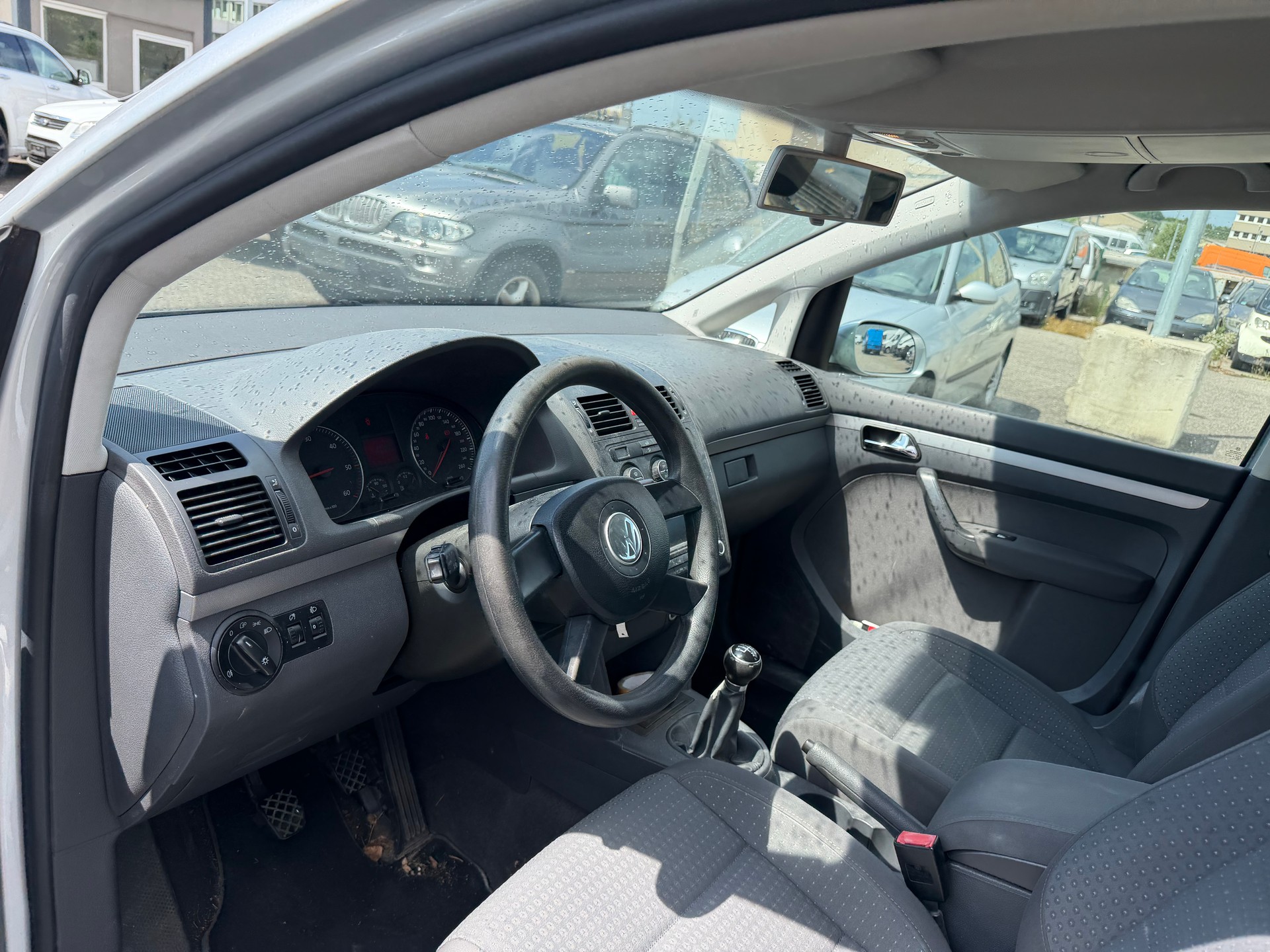 VW Touran 2.0 TDI Trendline-image-9