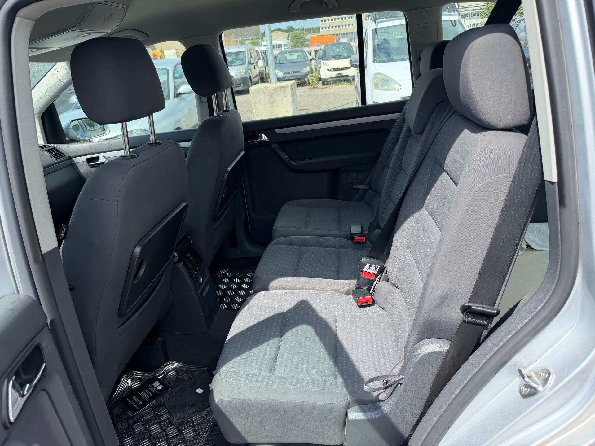 VW Touran 2.0 TDI Trendline-image-7