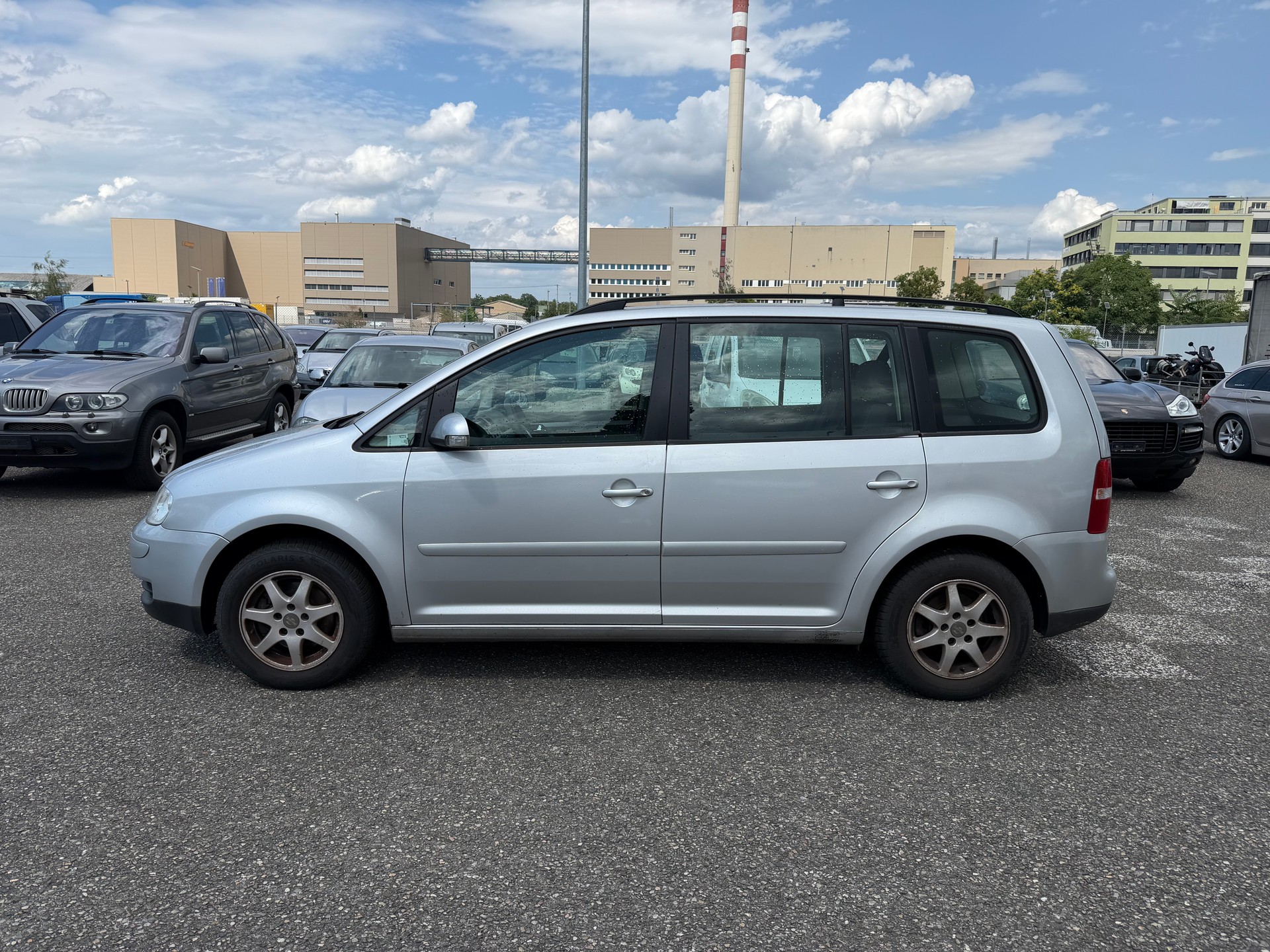 VW Touran 2.0 TDI Trendline-image-1