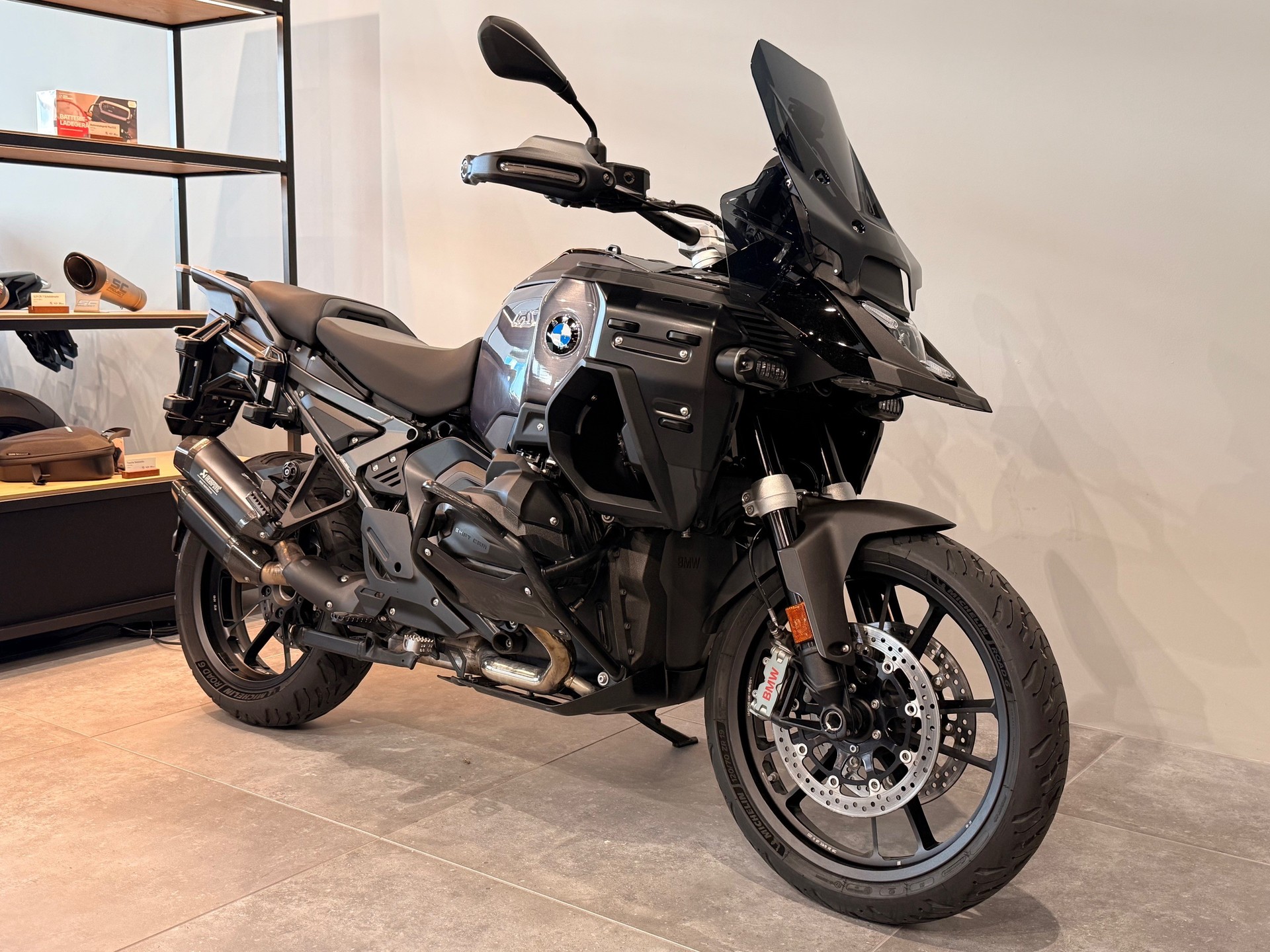 BMW R 1300 GS Adventure-showroom-element-1