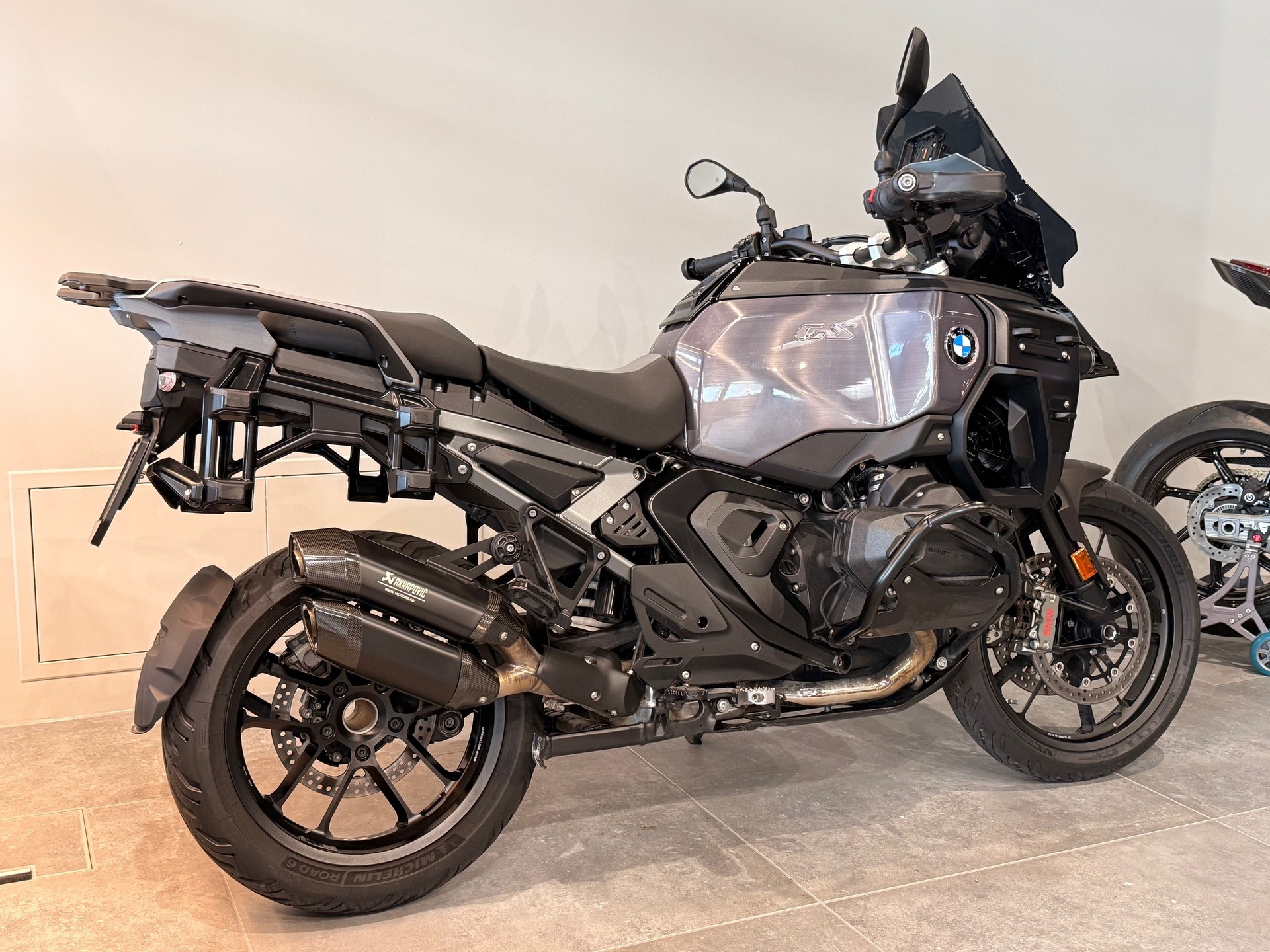 BMW R 1300 GS Adventure-showroom-element-2