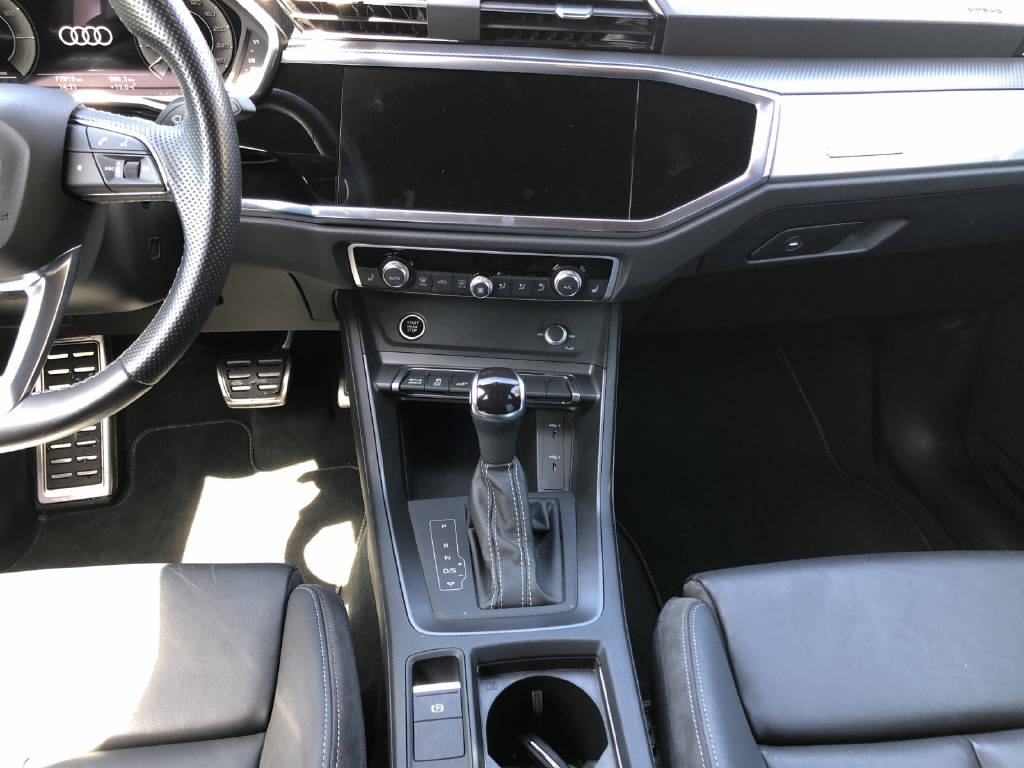 AUDI Q3 1.4 45 TFSI e S line Attraction S-Tronic-image-6