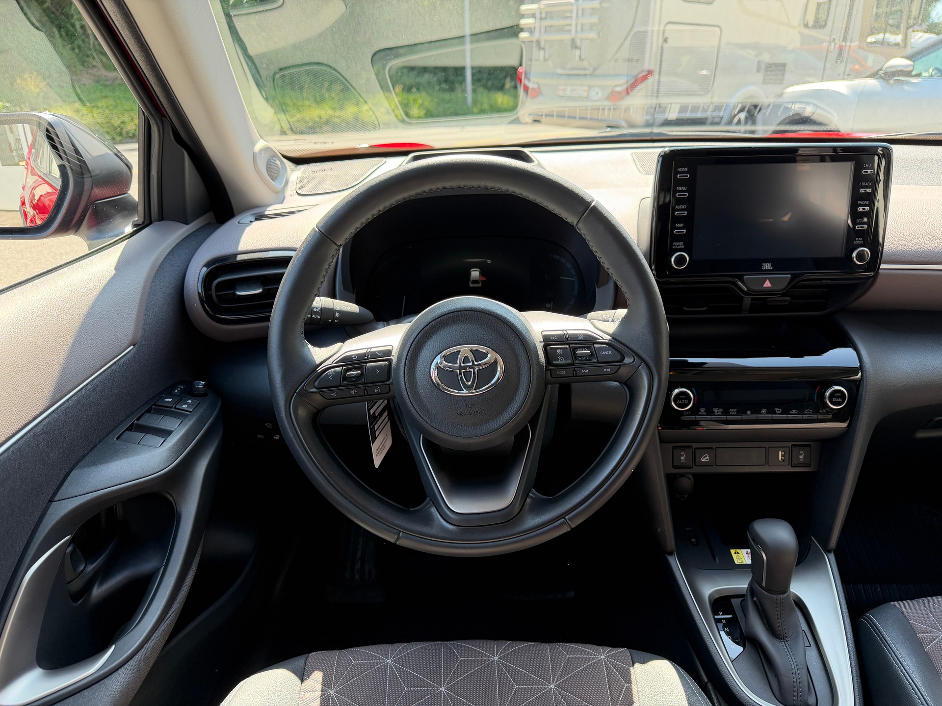 TOYOTA Yaris Cross 1.5 Elegant e-CVT AWDi-image-11