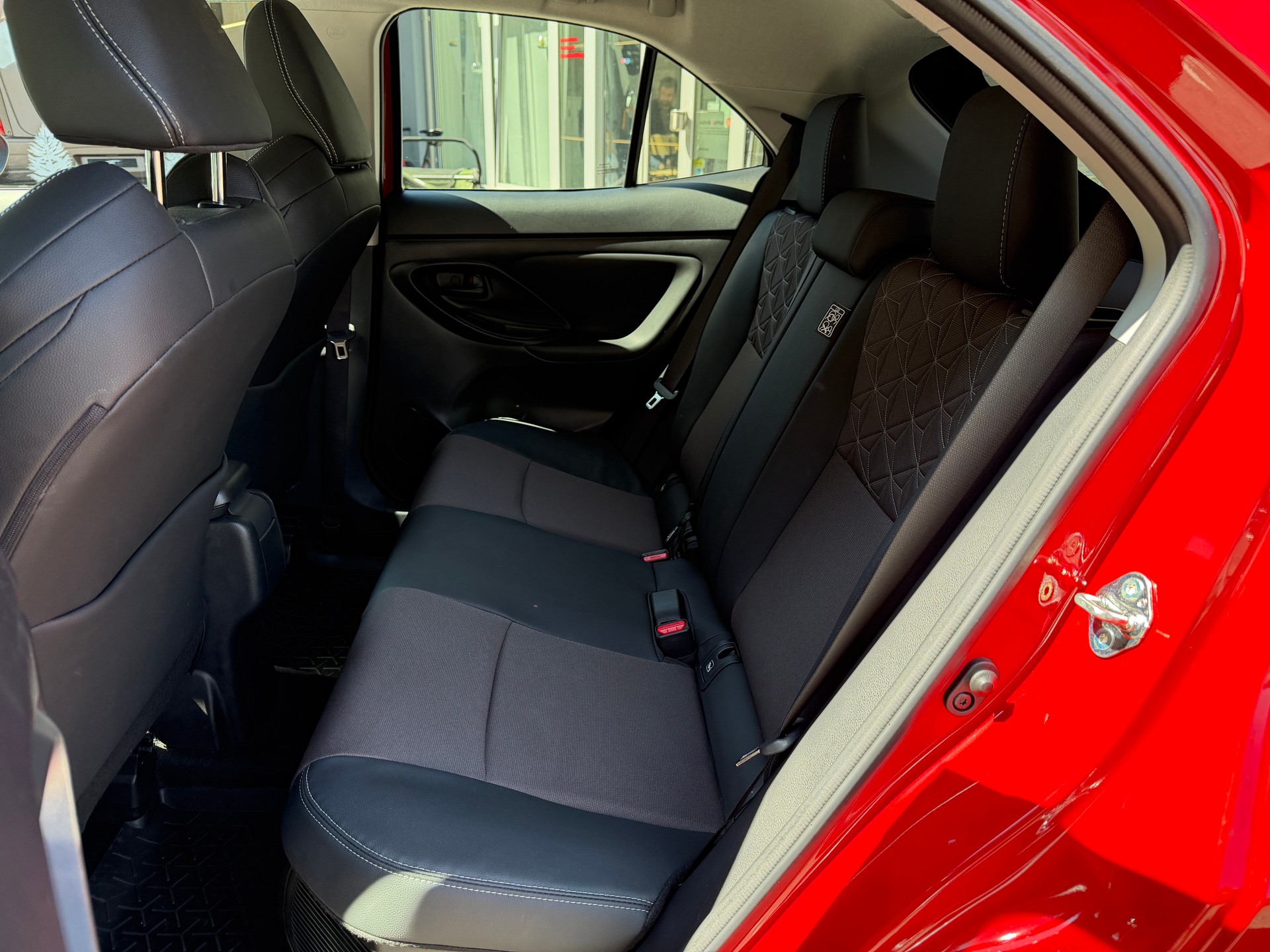 TOYOTA Yaris Cross 1.5 Elegant e-CVT AWDi-image-12