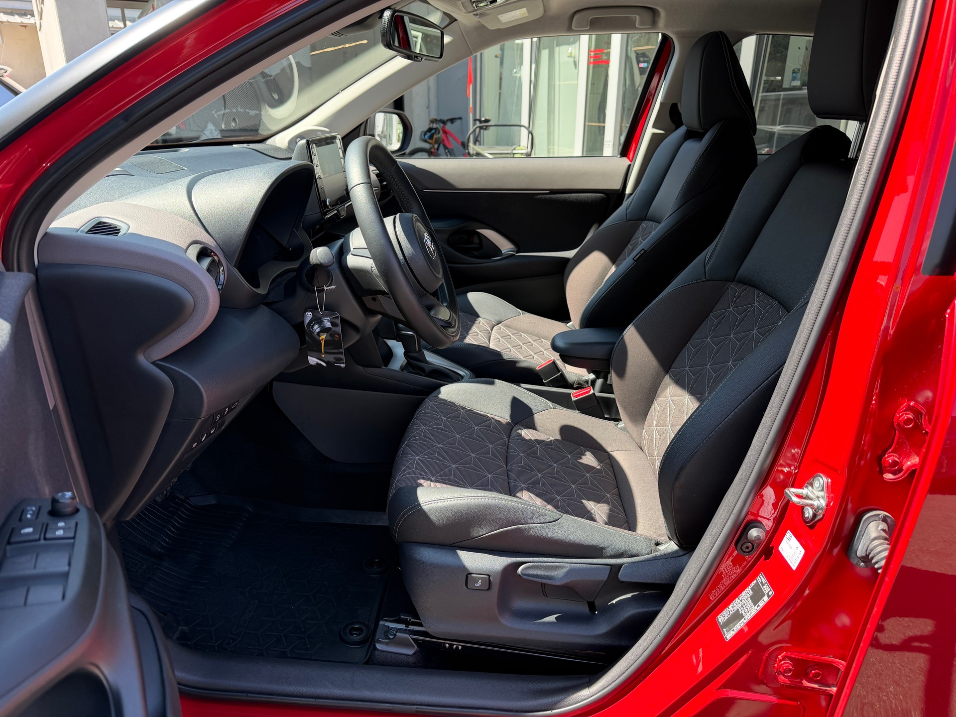 TOYOTA Yaris Cross 1.5 Elegant e-CVT AWDi-image-8