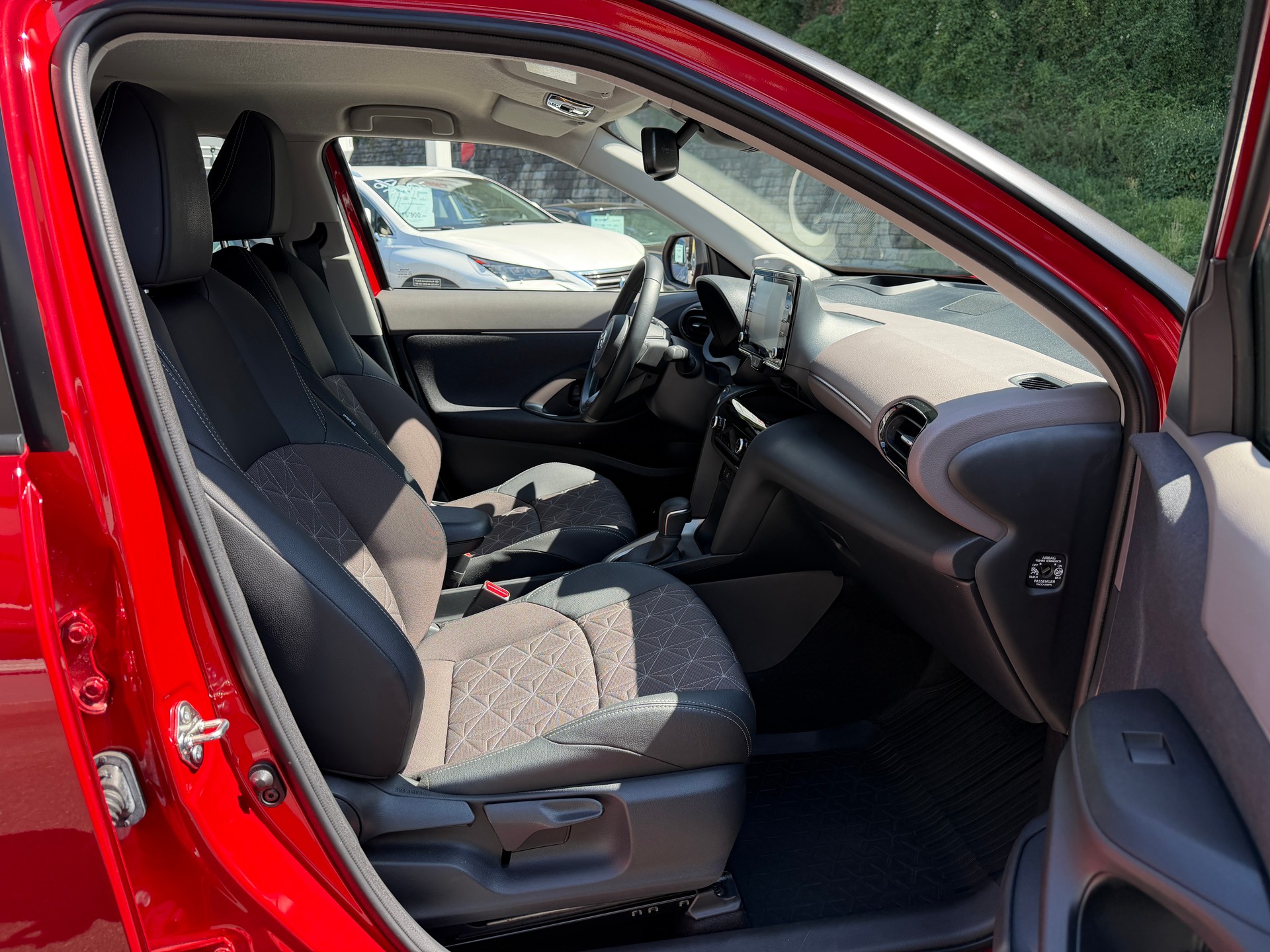 TOYOTA Yaris Cross 1.5 Elegant e-CVT AWDi-image-9