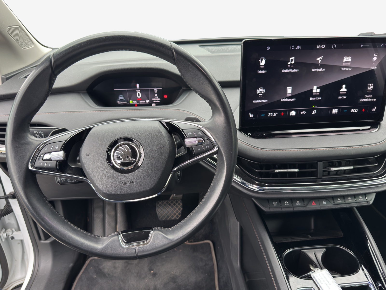 SKODA Enyaq iV 60-image-8