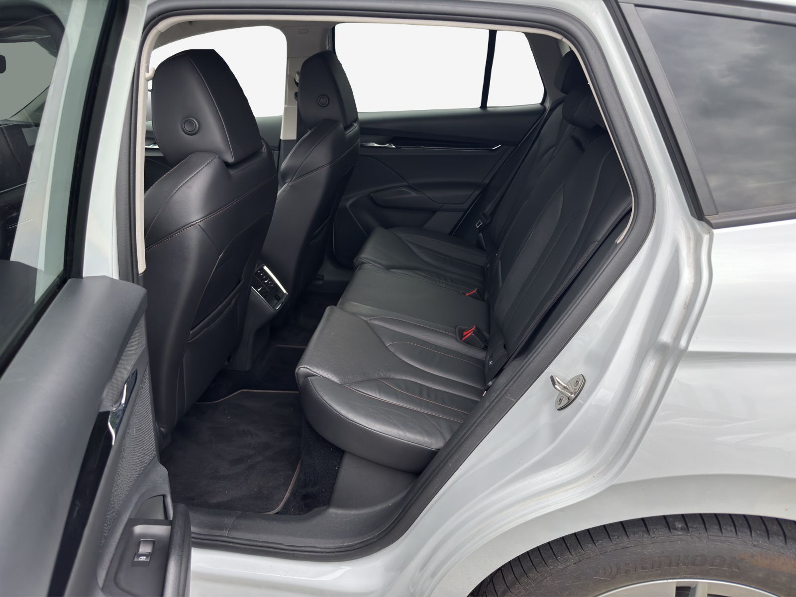 SKODA Enyaq iV 60-image-11
