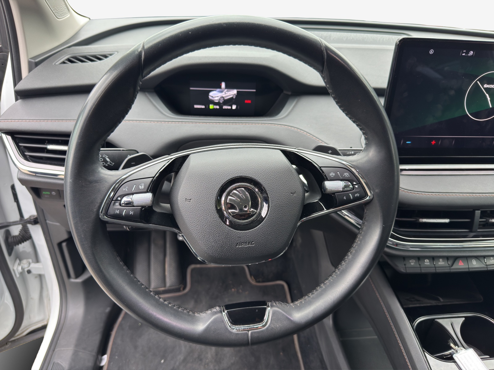 SKODA Enyaq iV 60-image-9