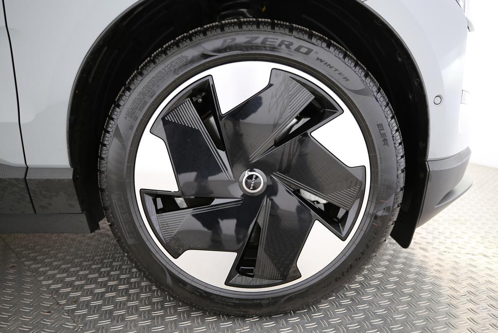 VOLVO EX30 E60 Twin Ultra Performance AWD-image-11