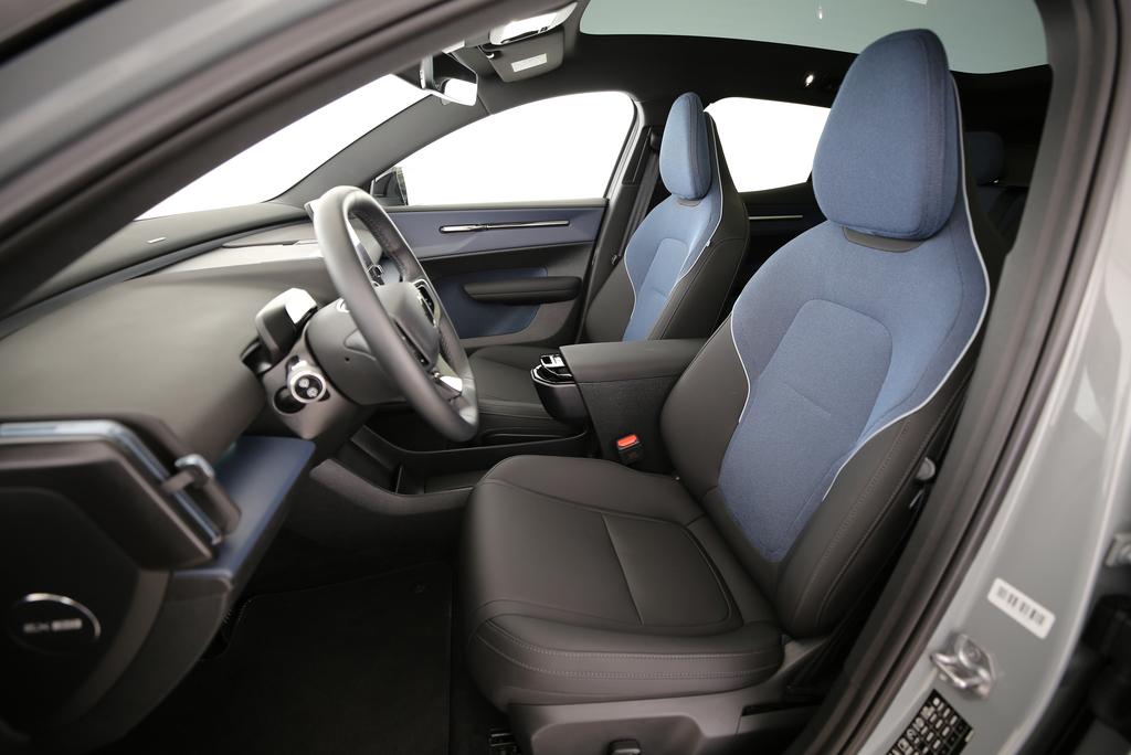 VOLVO EX30 E60 Twin Ultra Performance AWD-image-4