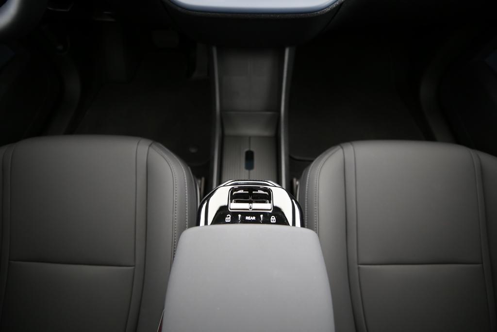 VOLVO EX30 E60 Twin Ultra Performance AWD-image-7