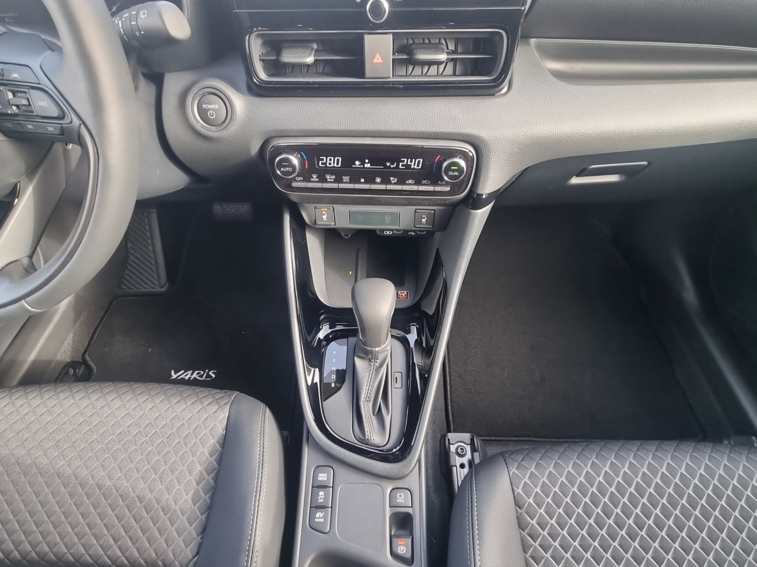 TOYOTA Yaris 1.5 VVT-i HSD Premium-image-11