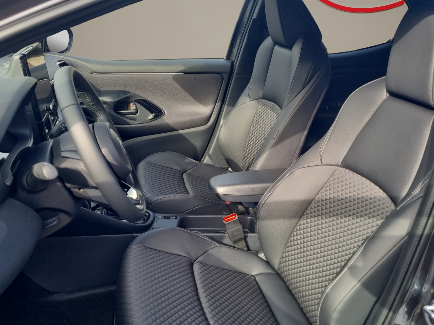 TOYOTA Yaris 1.5 VVT-i HSD Premium-image-8