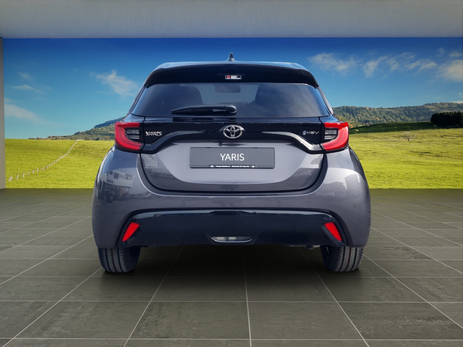 TOYOTA Yaris 1.5 VVT-i HSD Premium-image-3