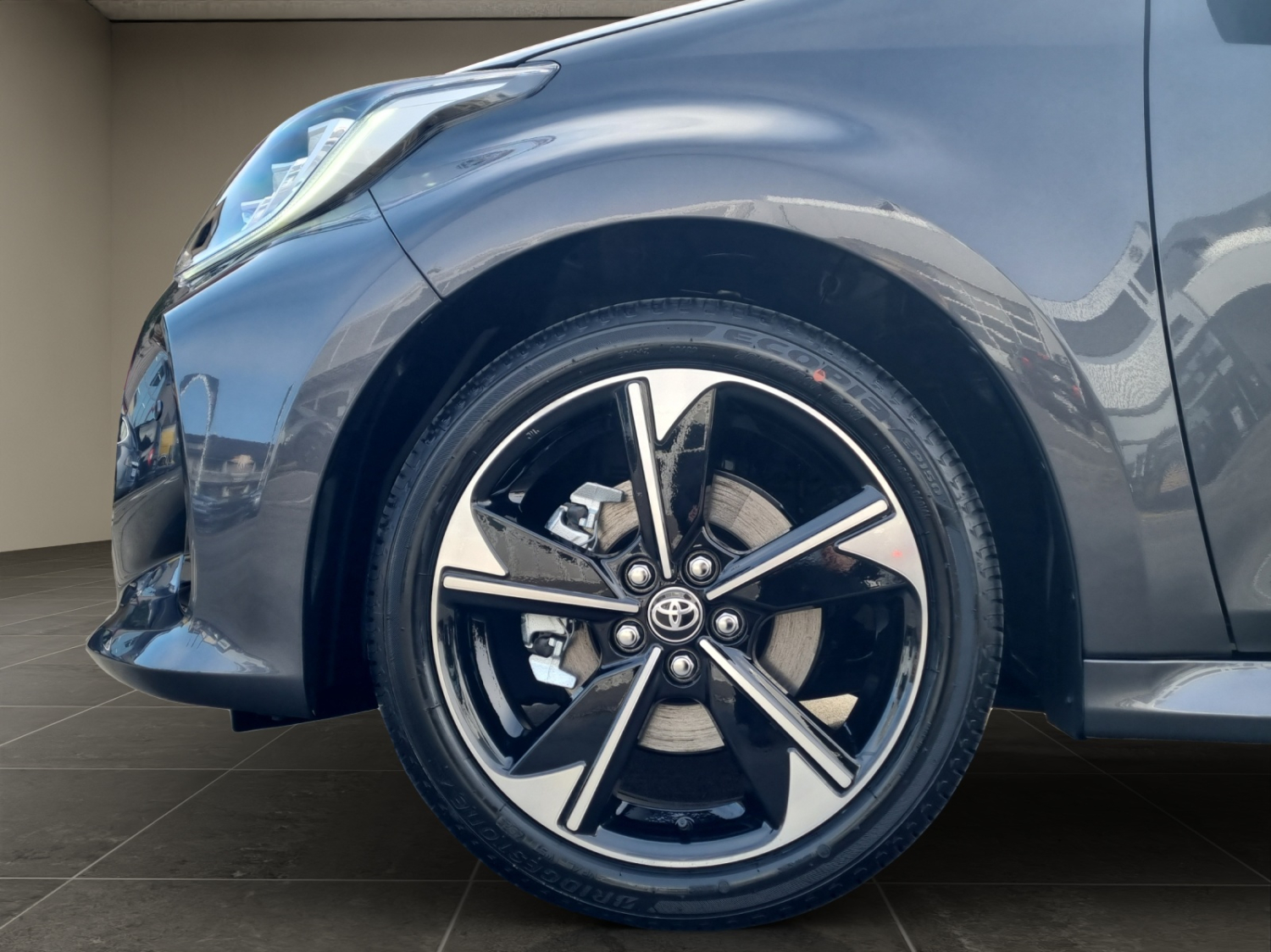 TOYOTA Yaris 1.5 VVT-i HSD Premium-image-13