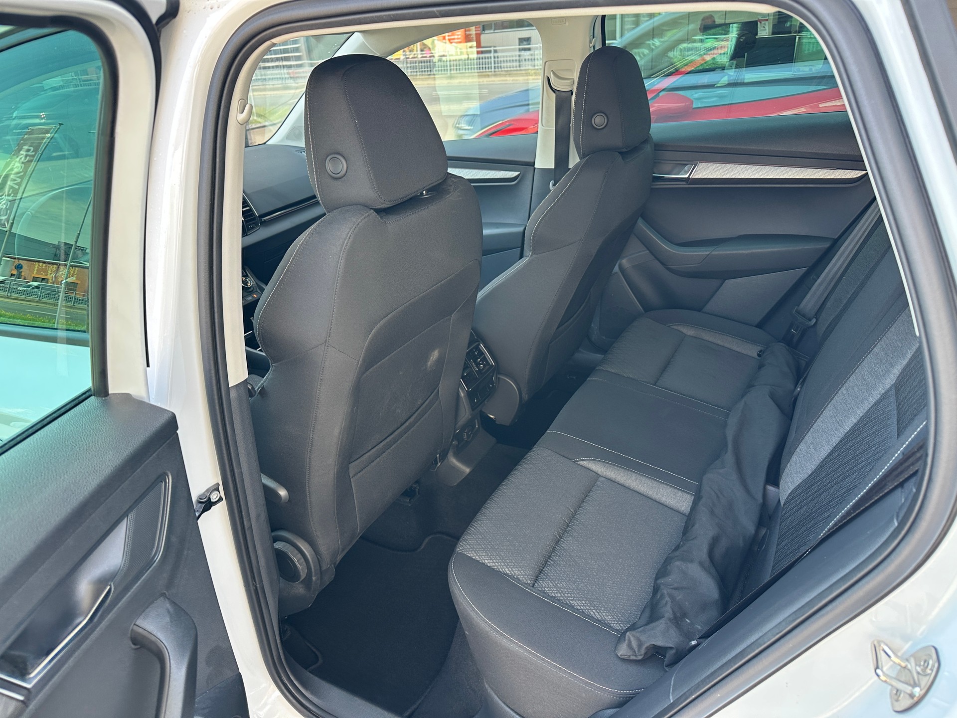 SKODA Karoq 2.0 TDI CR Style 4x4 DSG AHK 2100 KG-image-3