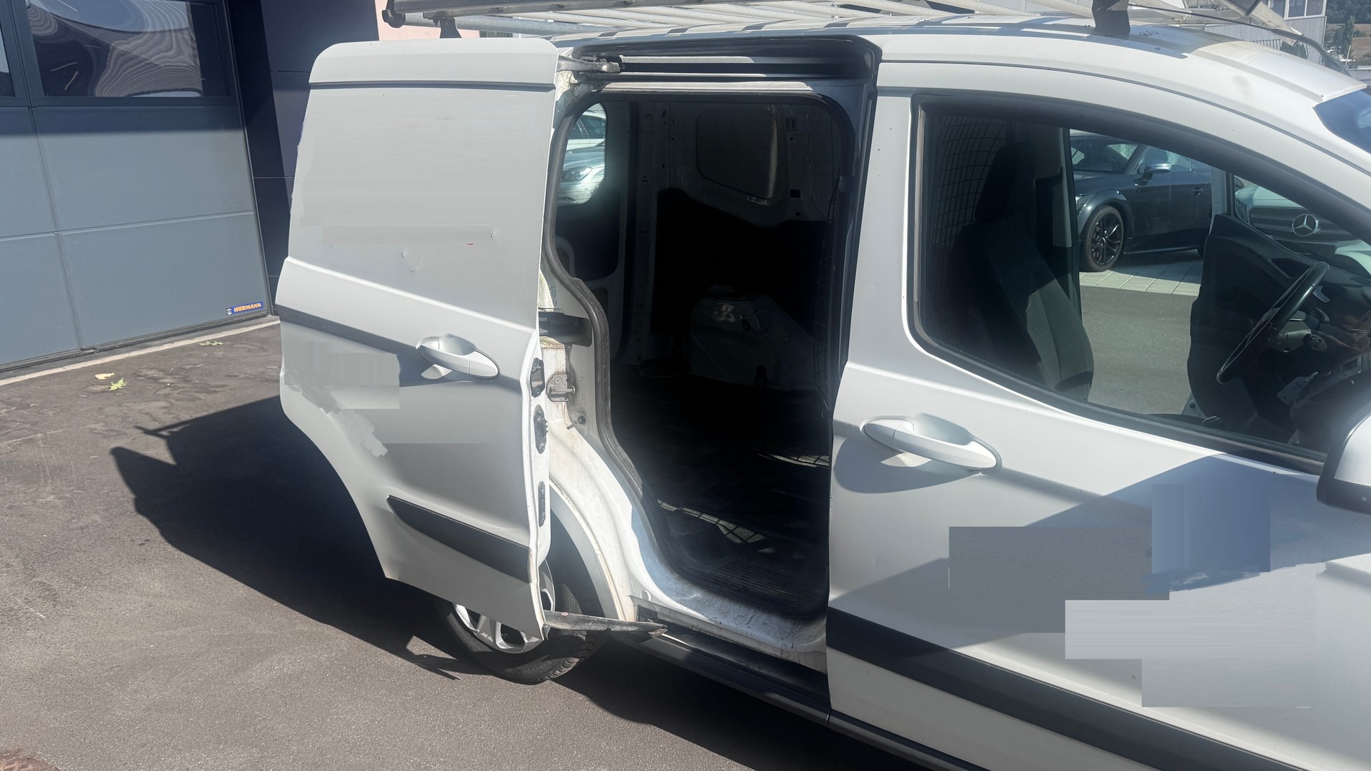 FORD Transit Courier Van 1.0 EcoBoost Ambiente-image-5