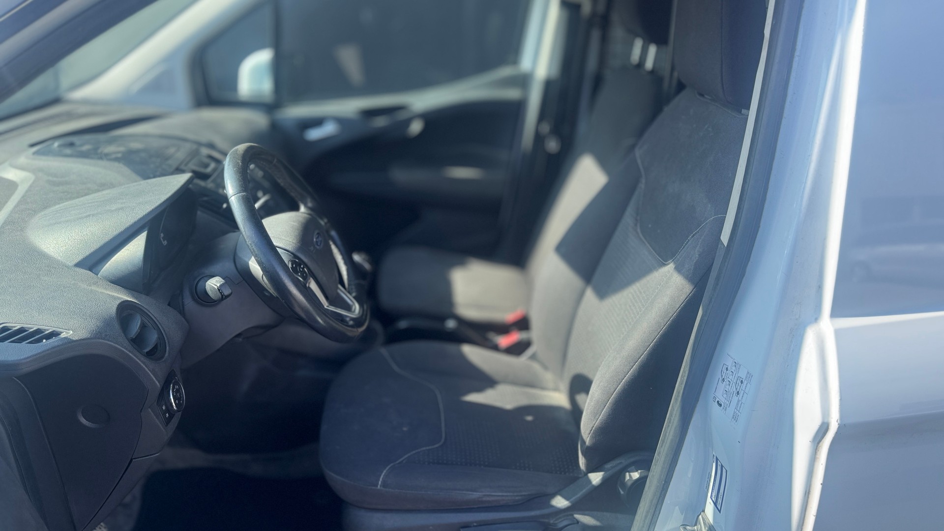 FORD Transit Courier Van 1.0 EcoBoost Ambiente-image-8