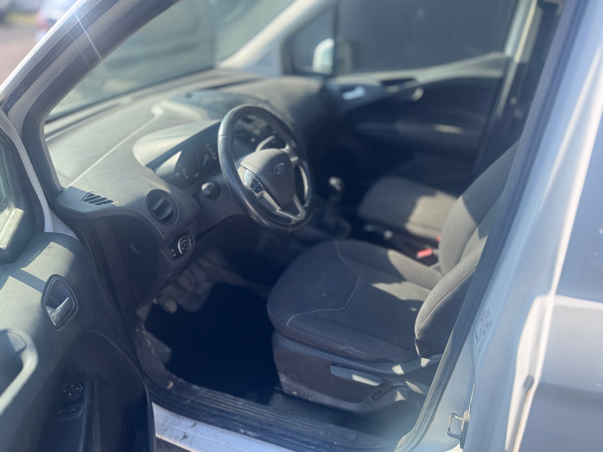 FORD Transit Courier Van 1.0 EcoBoost Ambiente-image-7
