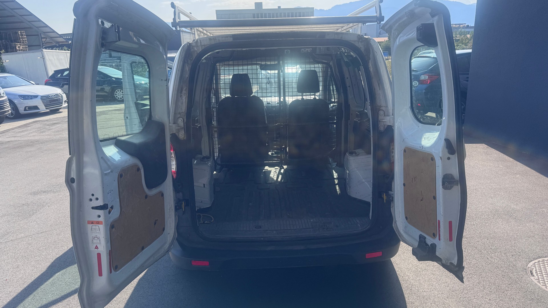 FORD Transit Courier Van 1.0 EcoBoost Ambiente-image-4