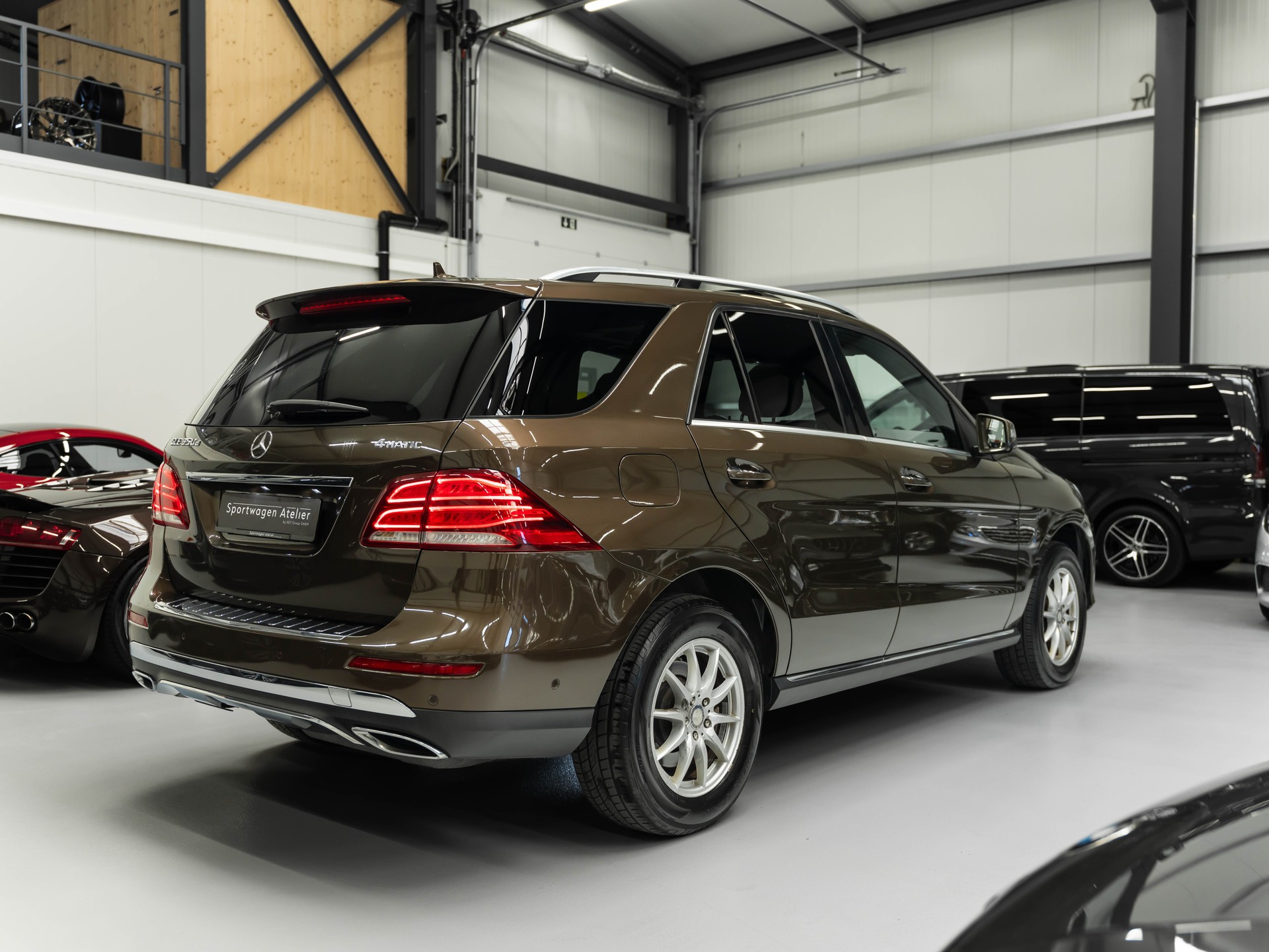 MERCEDES-BENZ GLE 350 d 4Matic 9G-Tronic-showroom-element-3