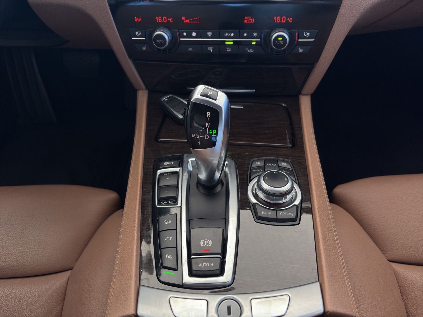 BMW 740 d xDrive-image-13