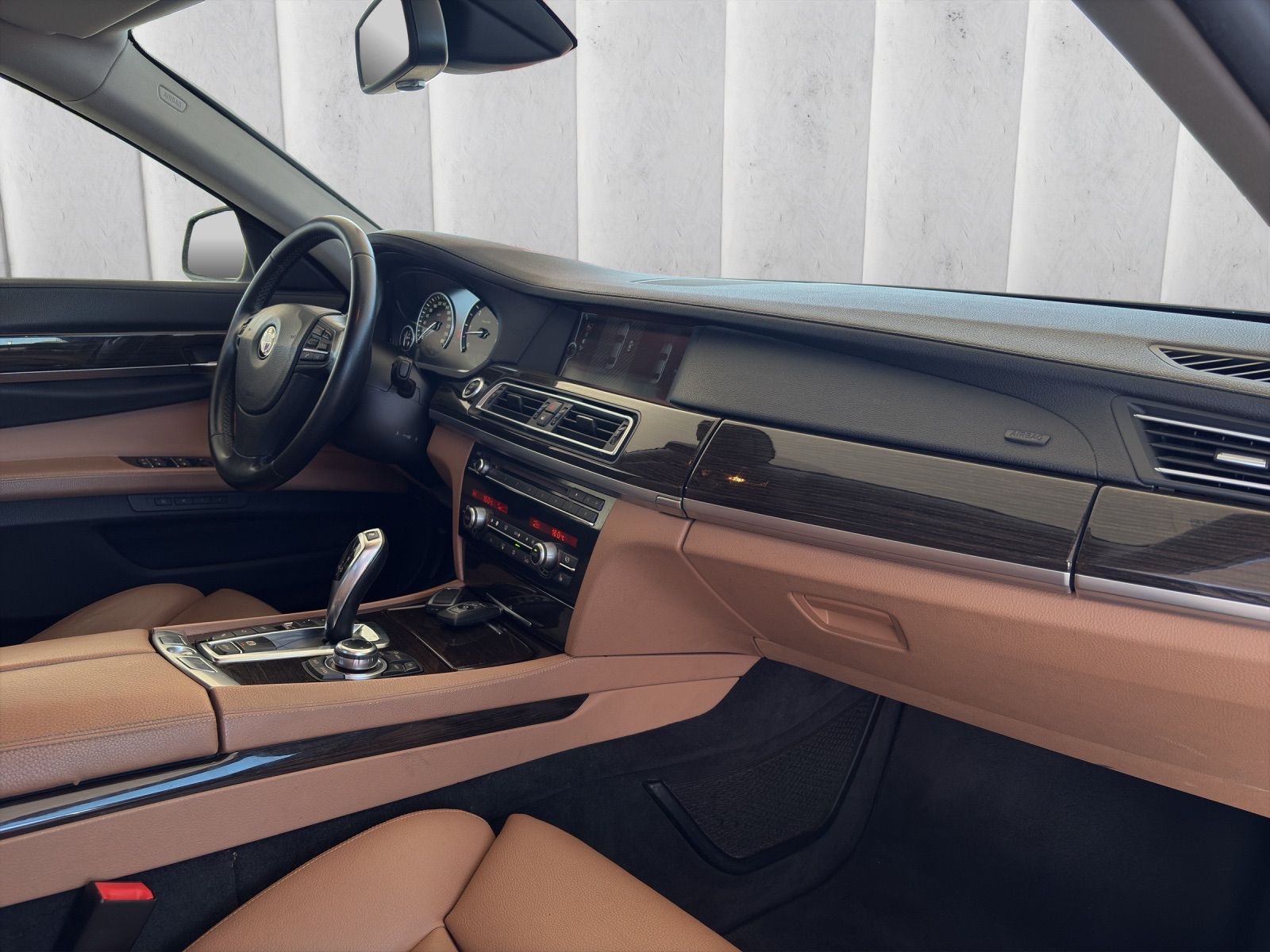 BMW 740 d xDrive-image-9