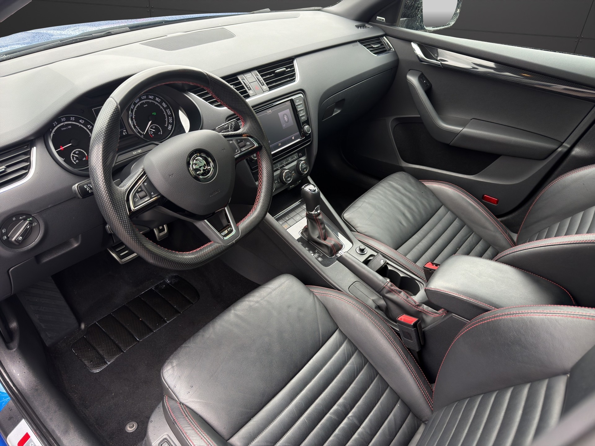 SKODA Octavia Combi 2.0 TDI RS 4x4 DSG-image-9