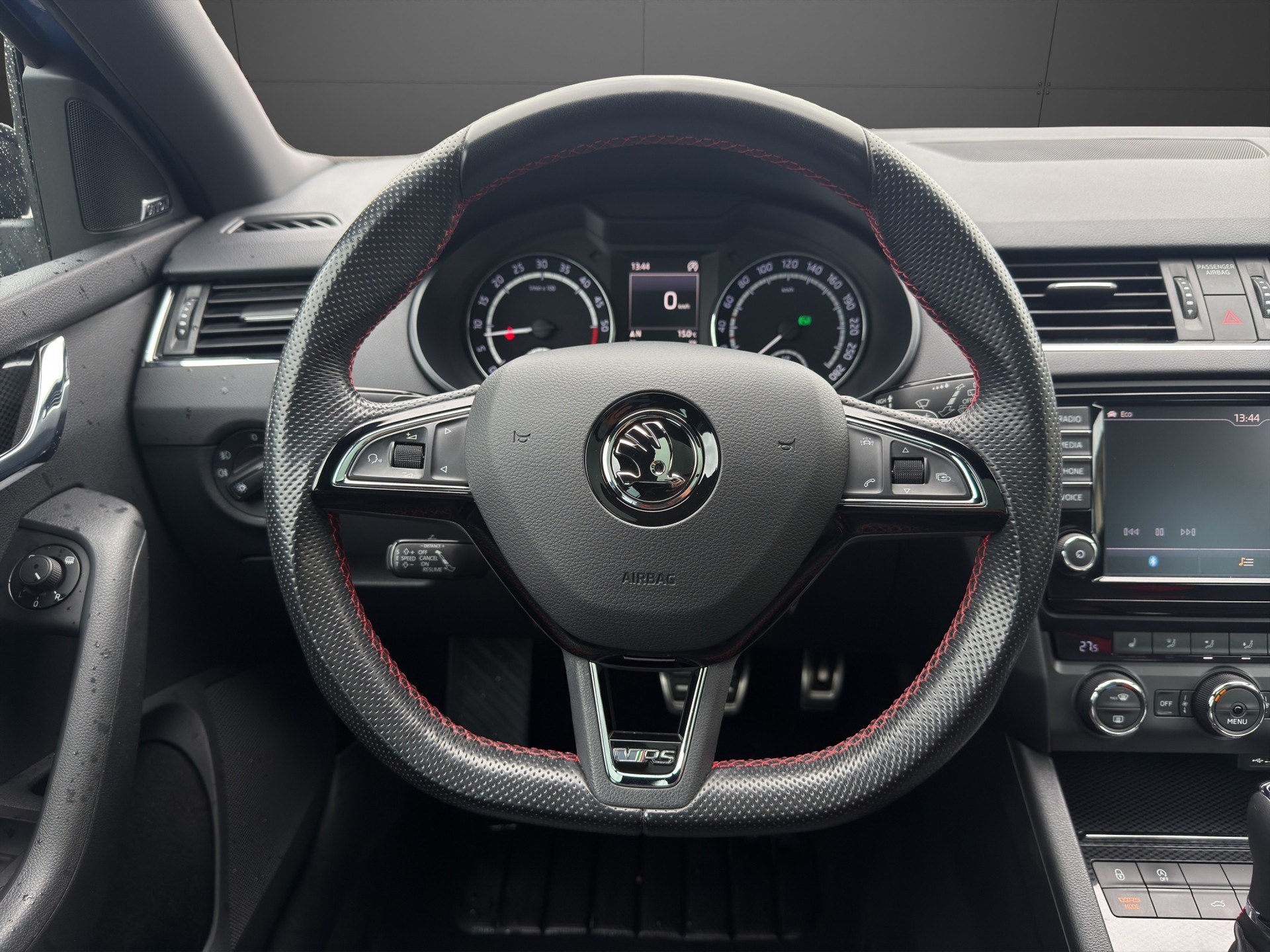 SKODA Octavia Combi 2.0 TDI RS 4x4 DSG-image-11