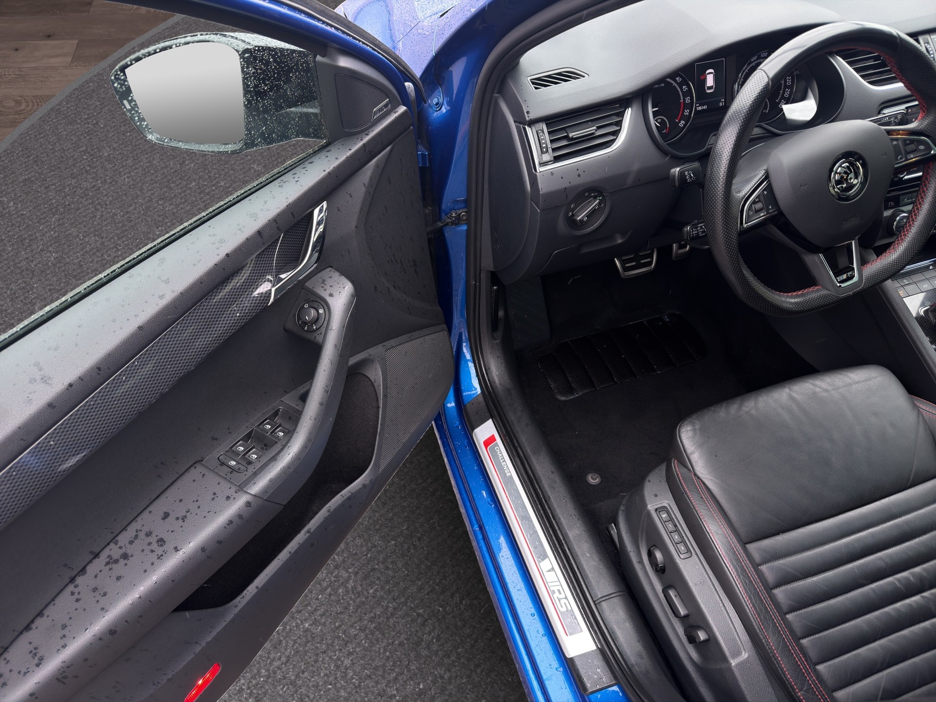SKODA Octavia Combi 2.0 TDI RS 4x4 DSG-image-19