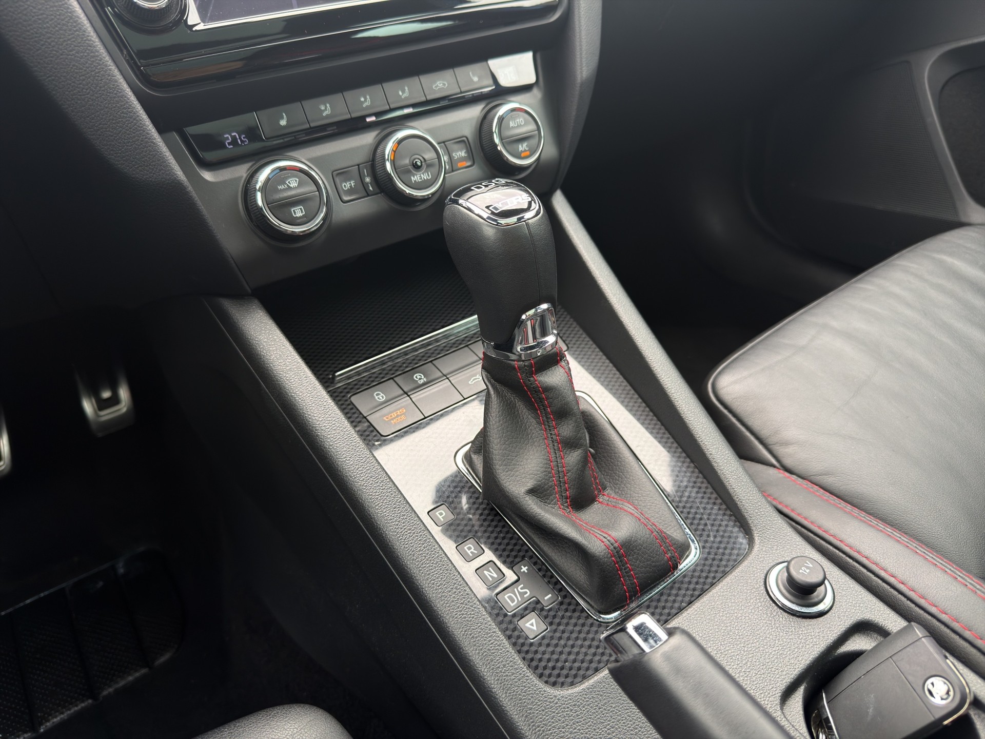 SKODA Octavia Combi 2.0 TDI RS 4x4 DSG-image-16