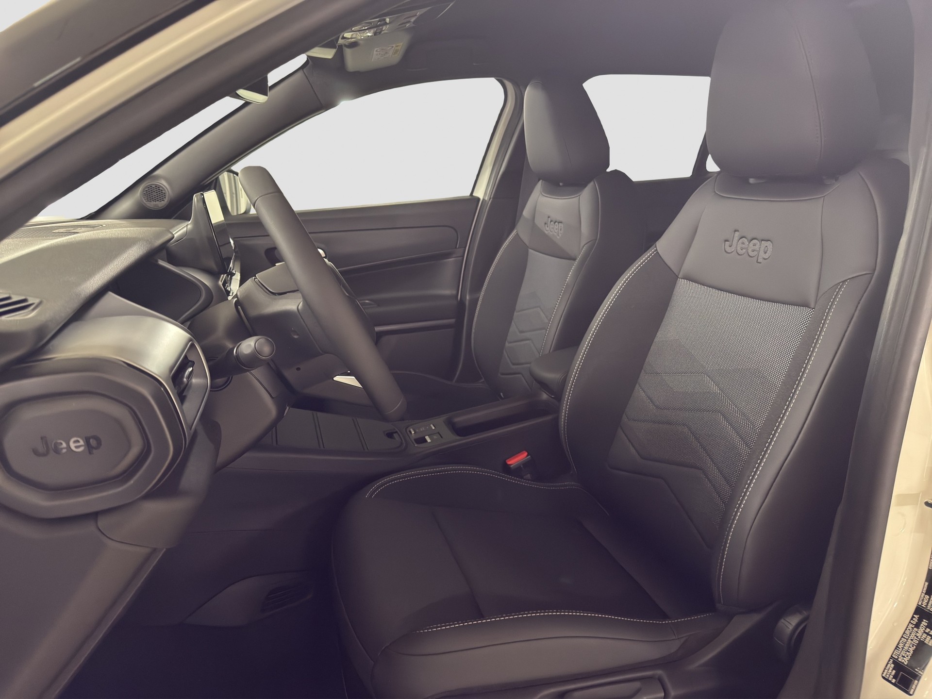 JEEP Avenger 1.2 MHEV Black Edition-image-8